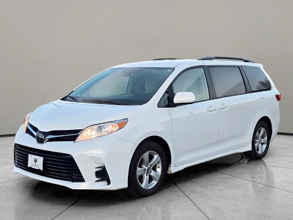 2020 TOYOTA SIENNA LE 8-PASSENGER