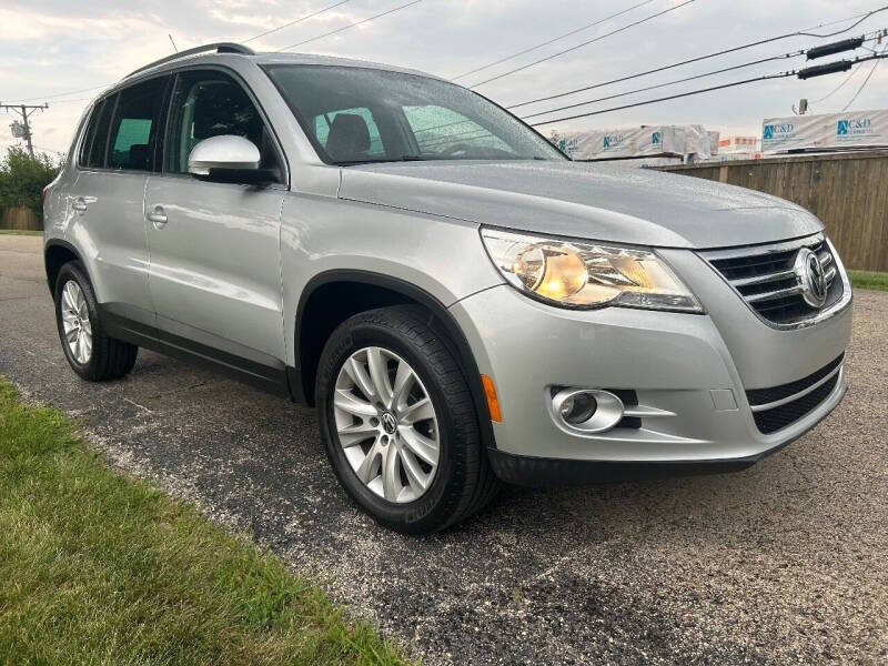 View vehicle photo 3