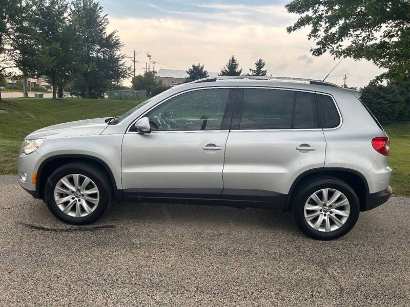 View vehicle photo 4