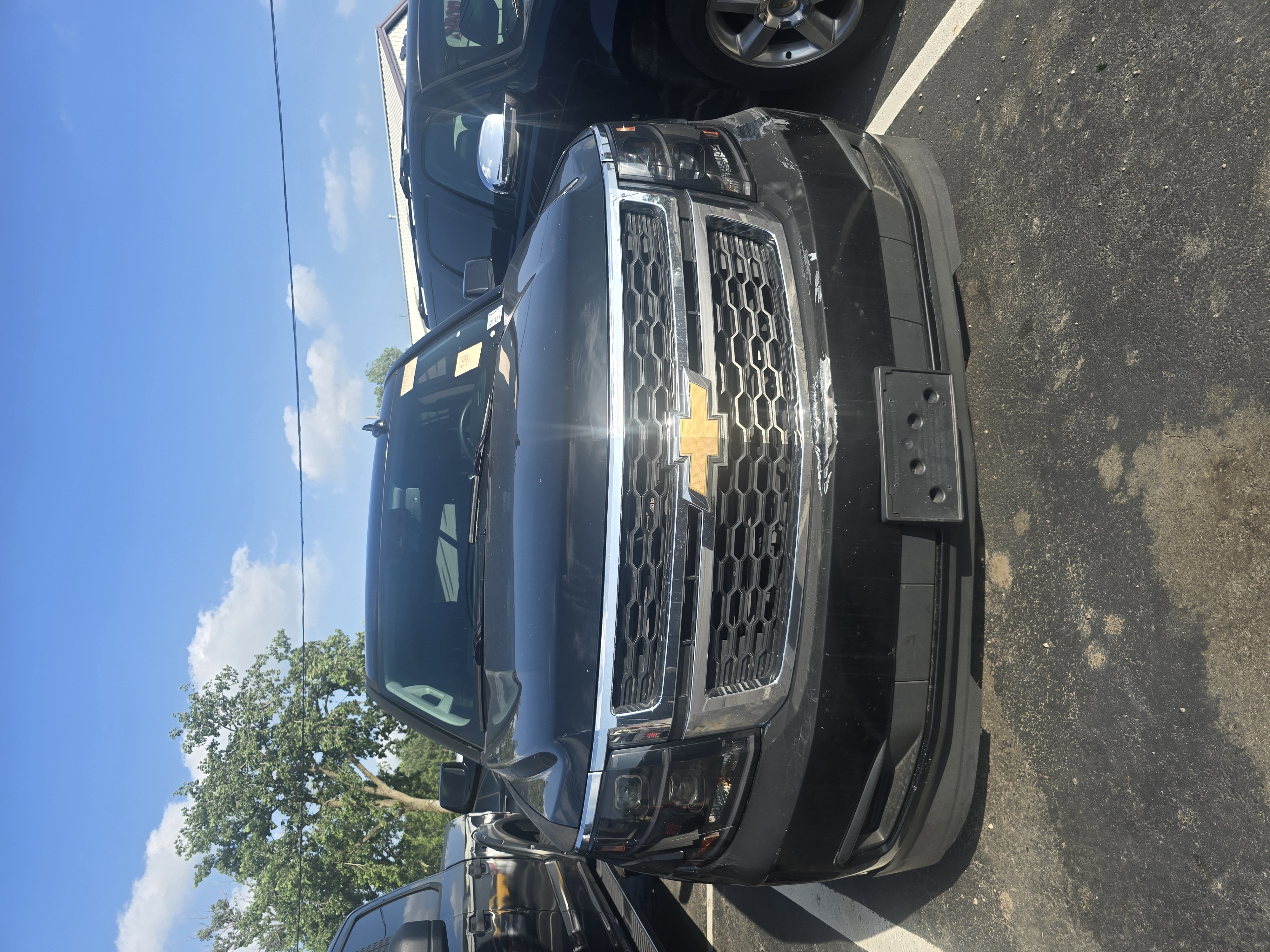 2020 Chevrolet Suburban 4WD 1500 LT's photo