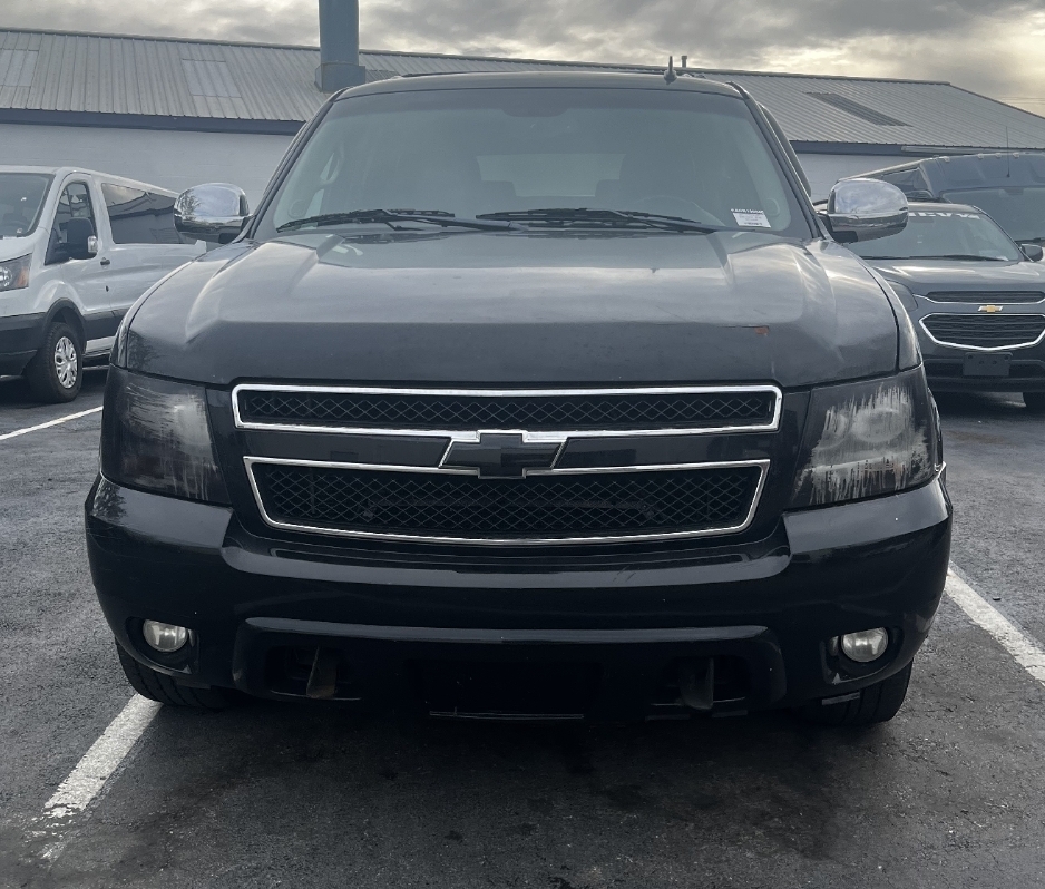2011 Chevrolet Suburban 4WD 1500 LT's photo