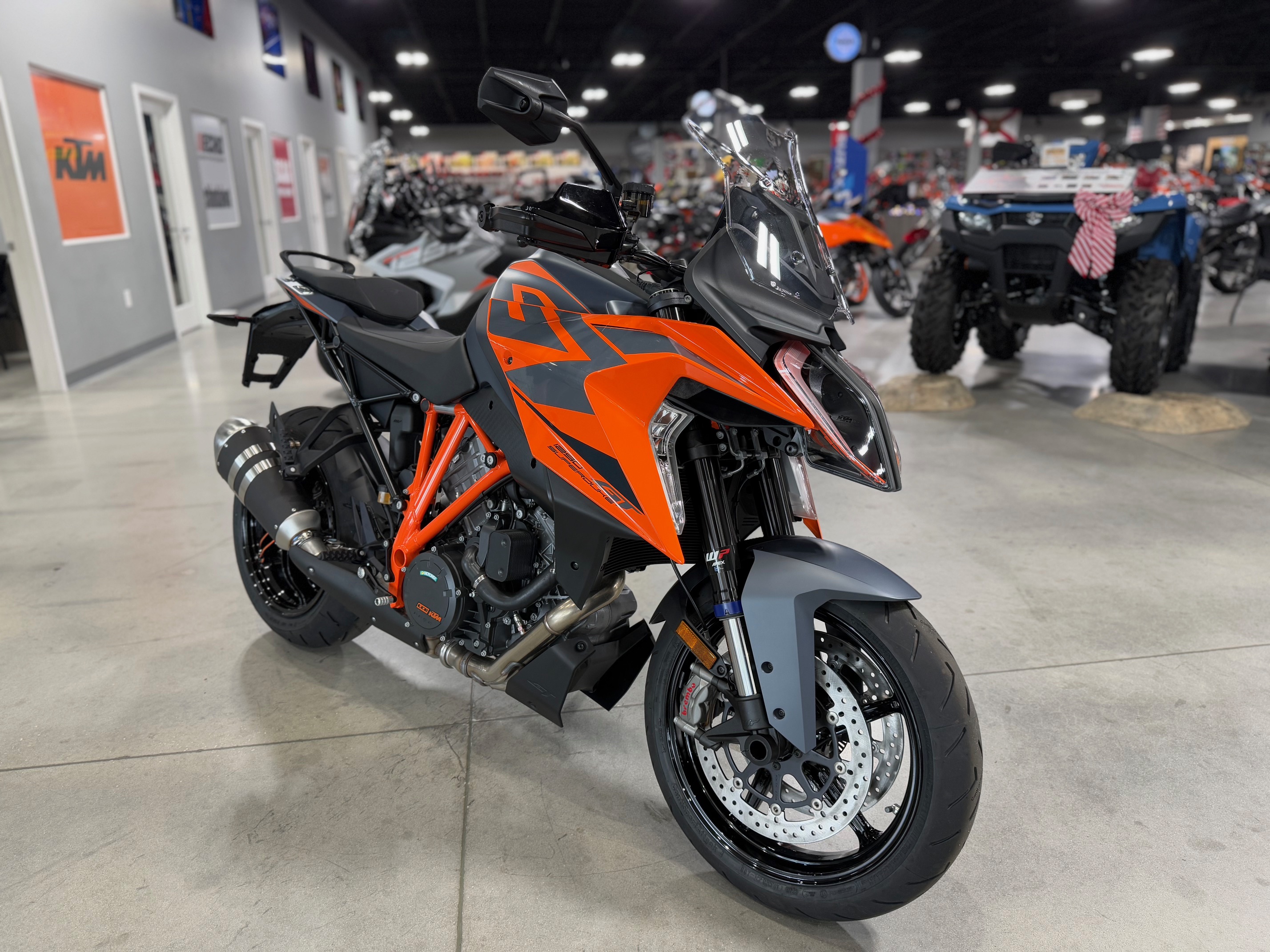 2024 - KTM 1290 Super Duke GT