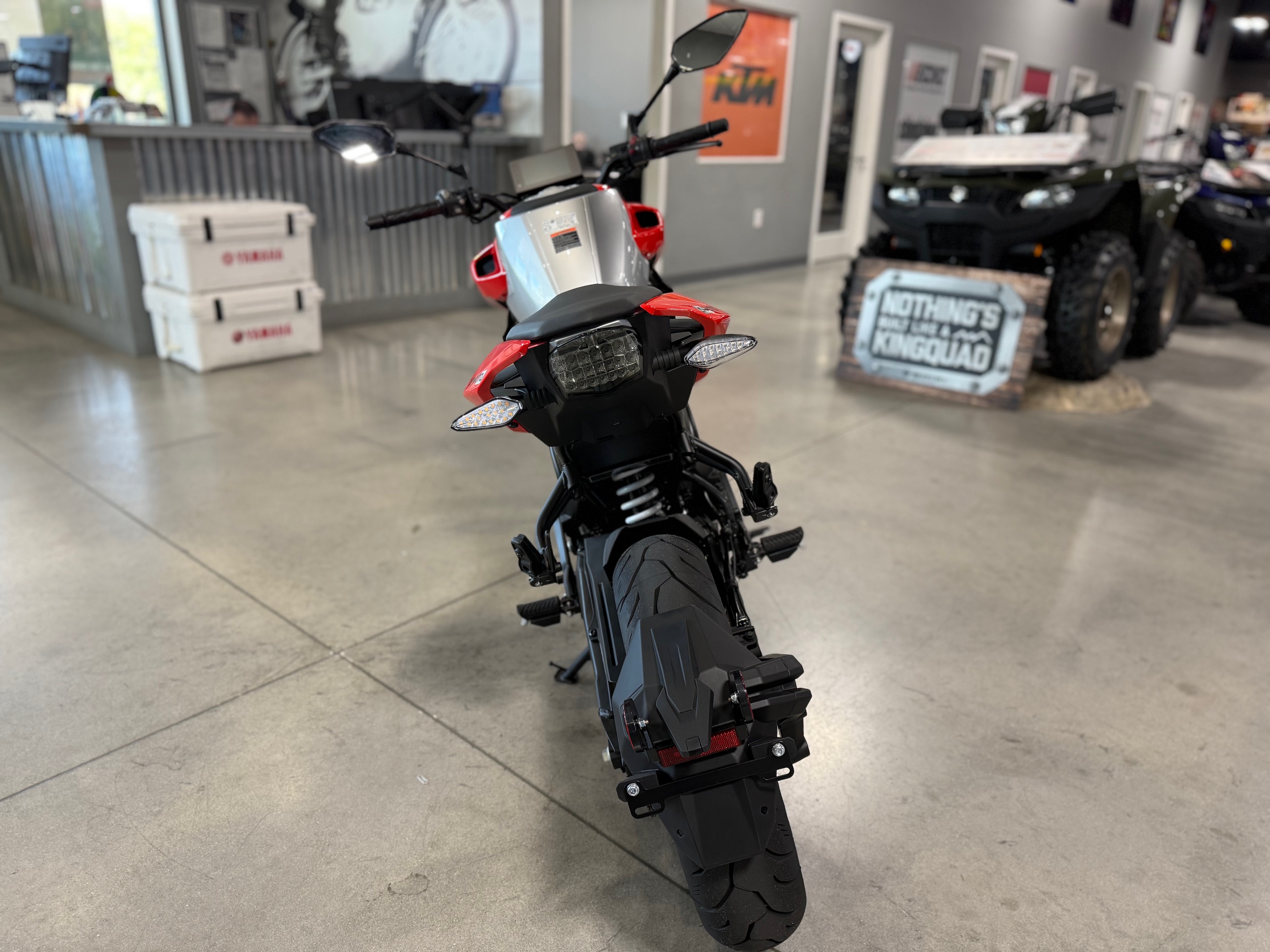 2025 RED CFMOTO 300NK