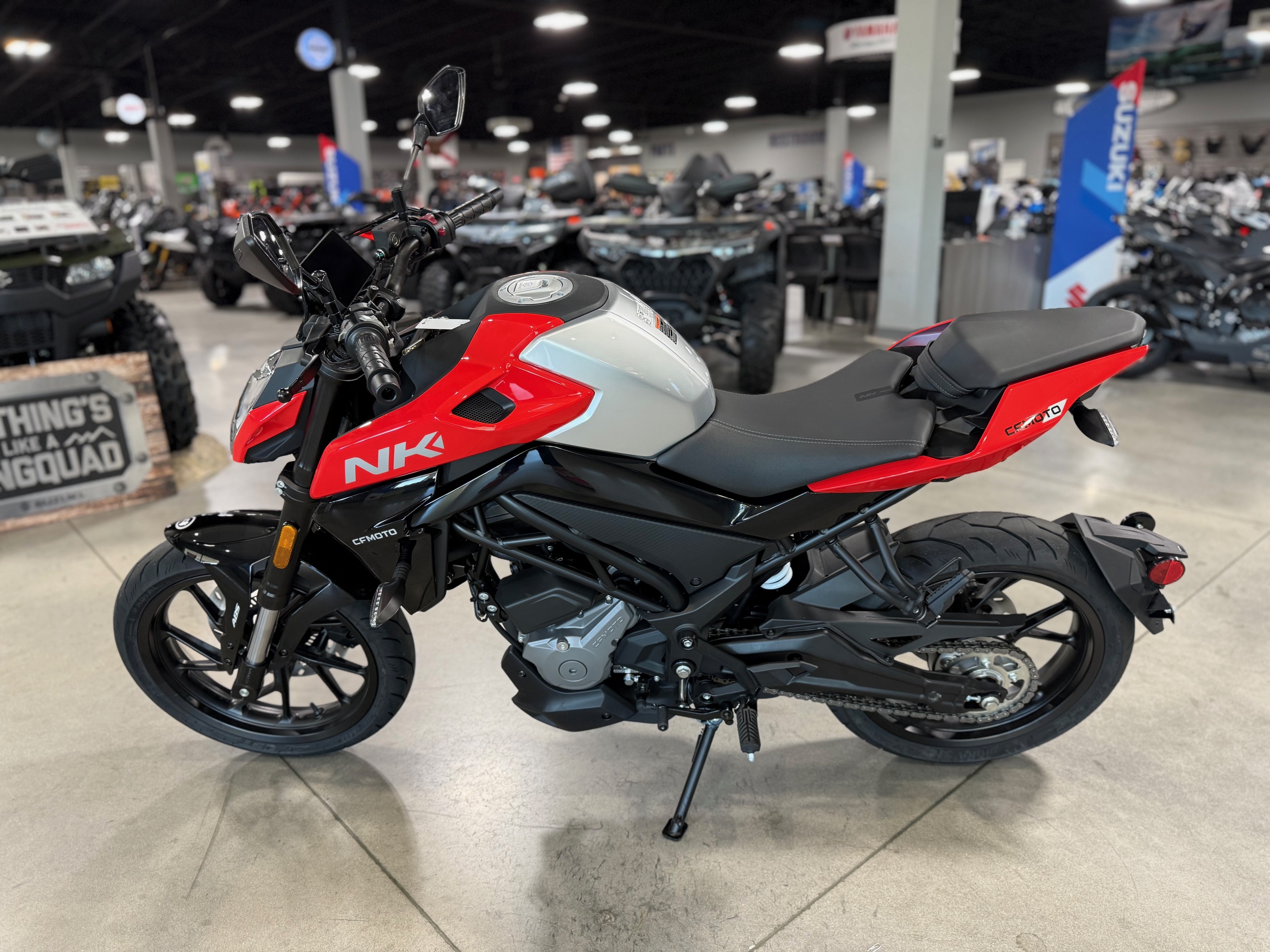2025 RED CFMOTO 300NK