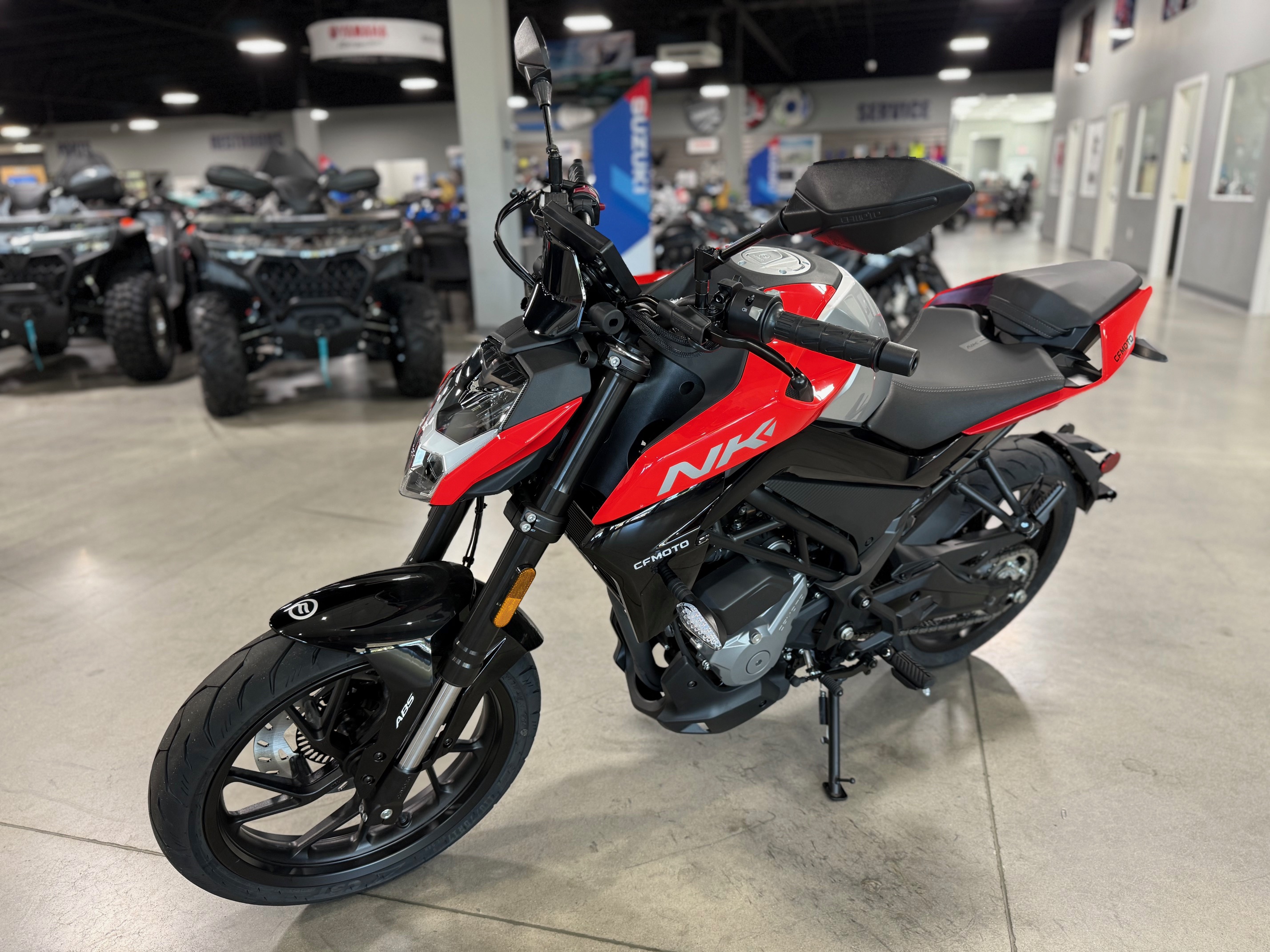 2025 RED CFMOTO 300NK