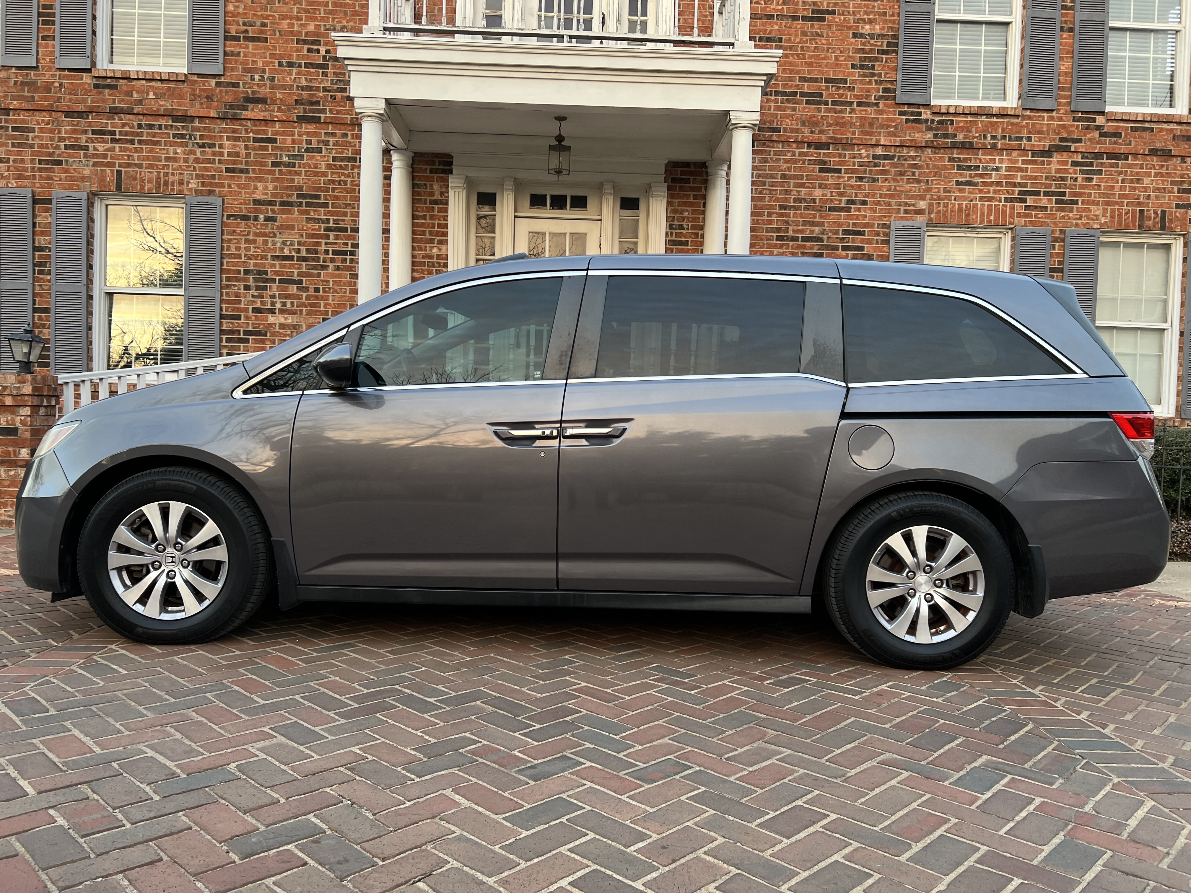 2015 Honda Odyssey EX-L FWD with Navigation