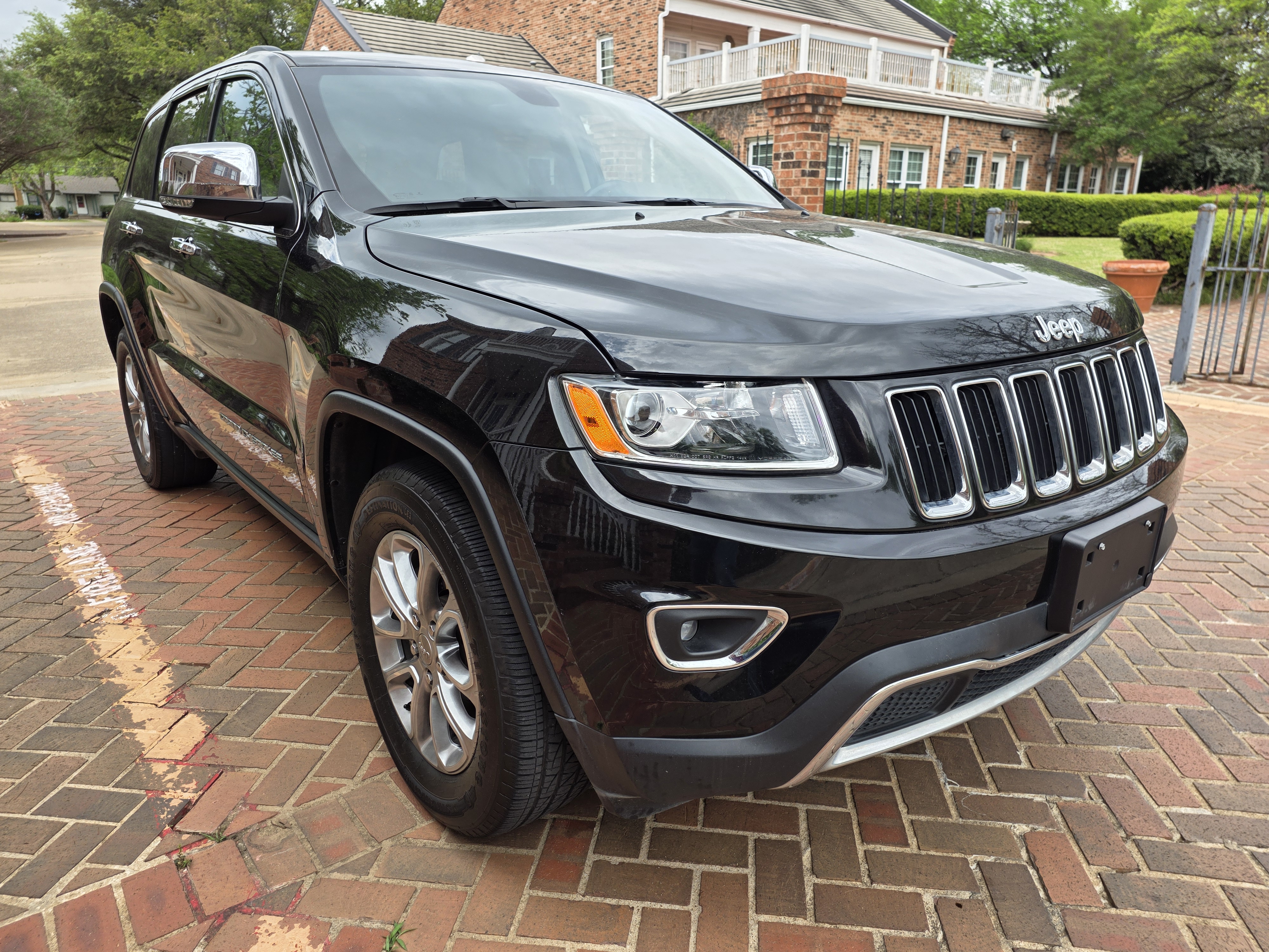 View vehicle photo 4