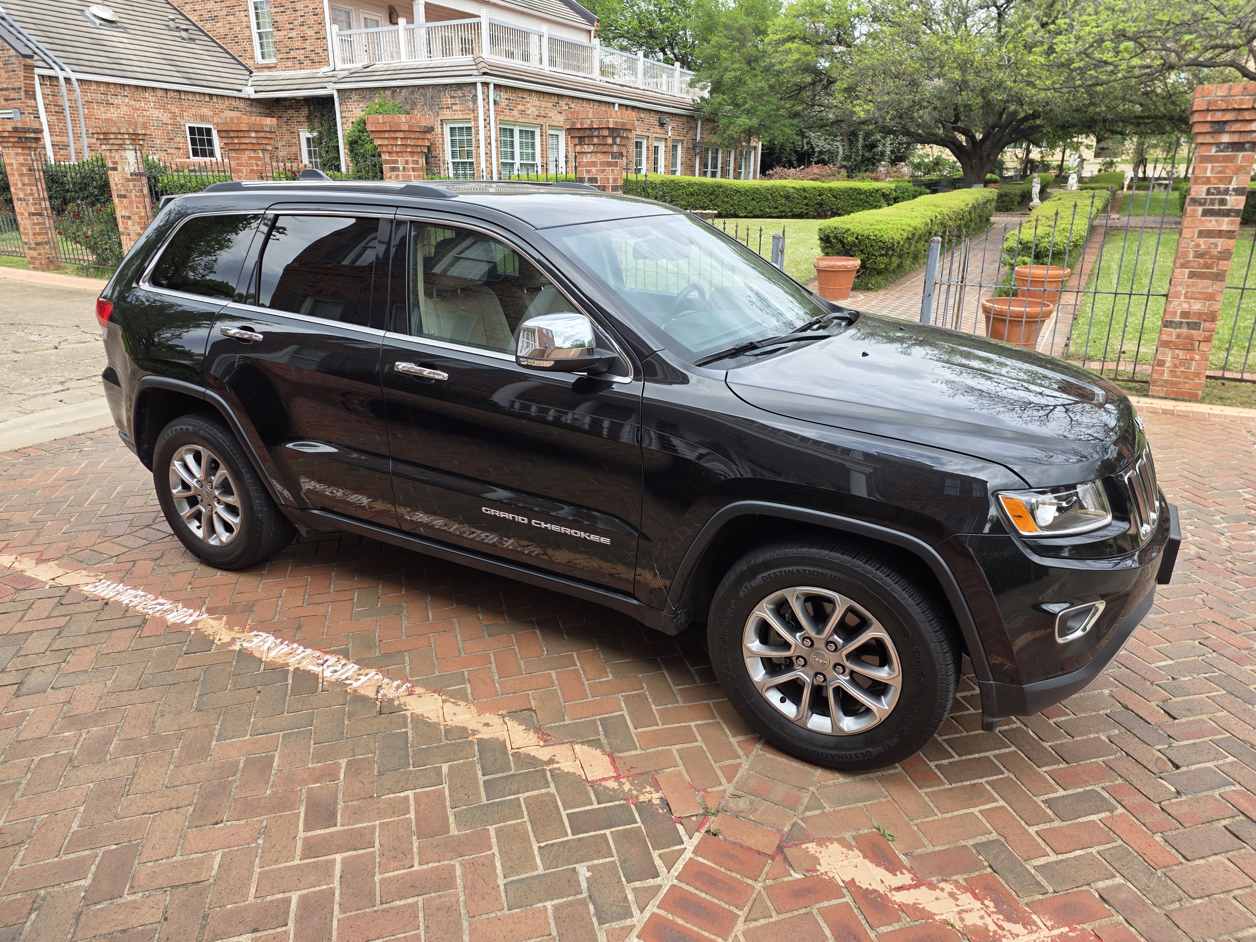 View vehicle photo 5