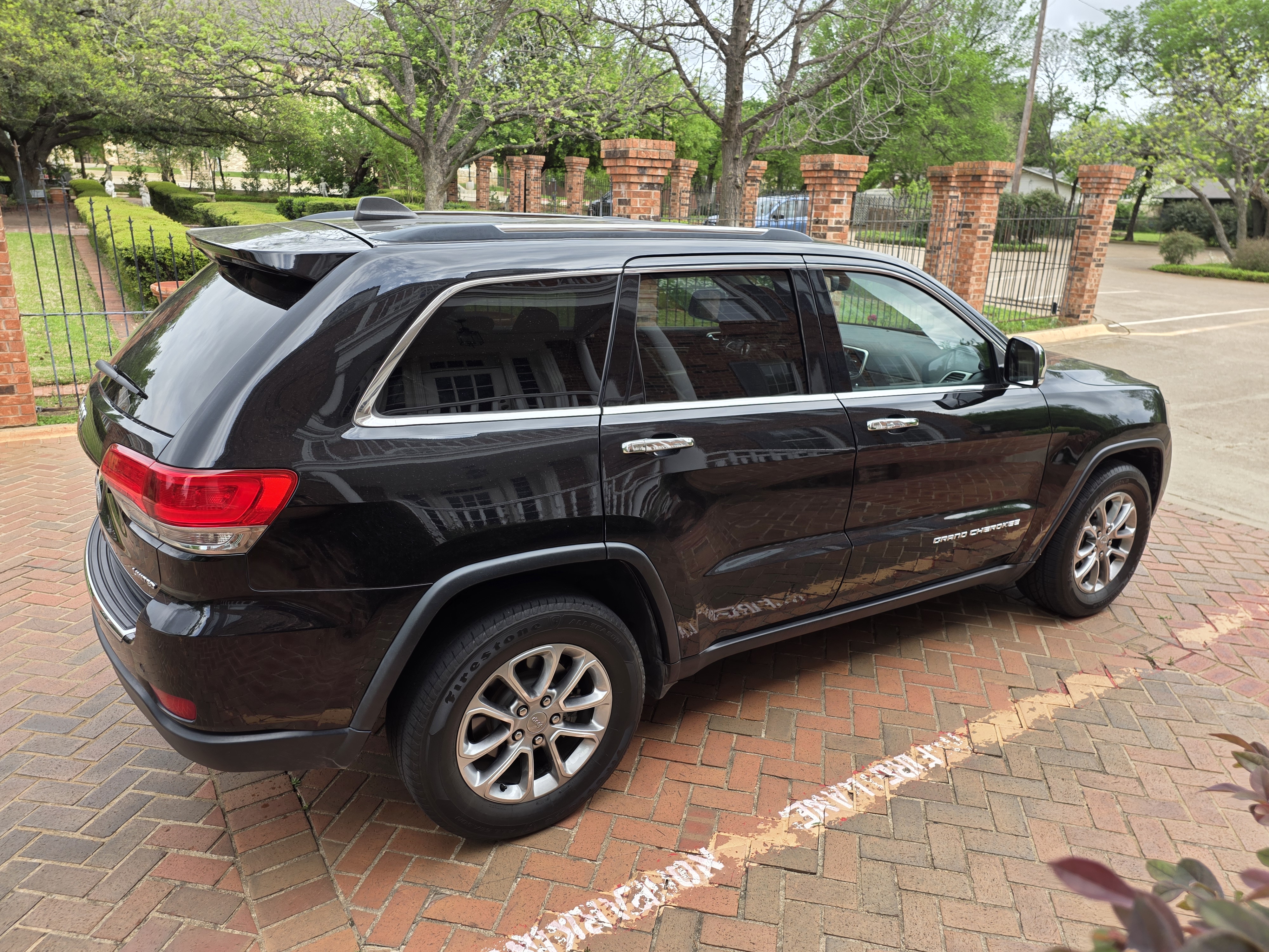 View vehicle photo 7