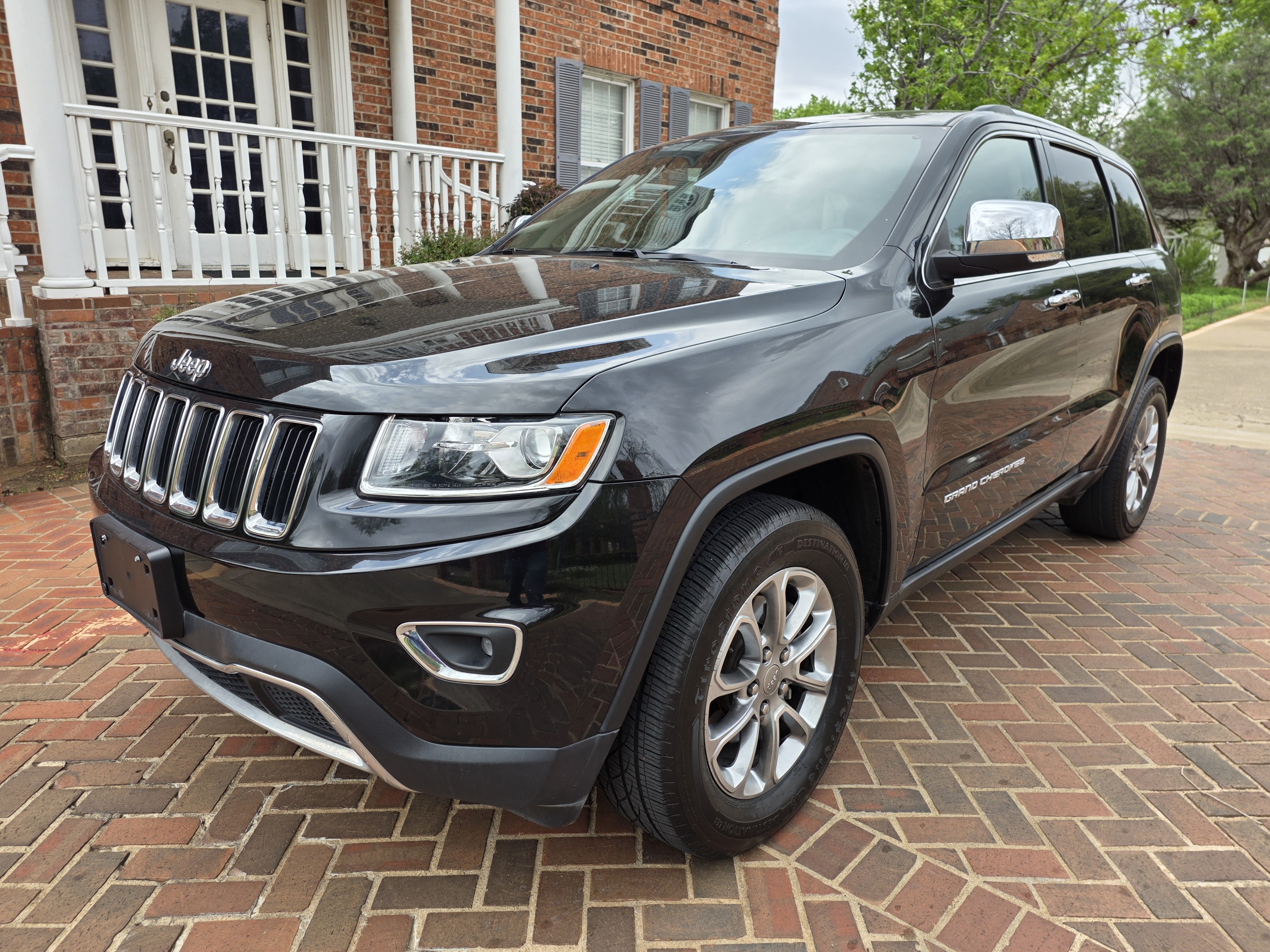 View vehicle photo 2