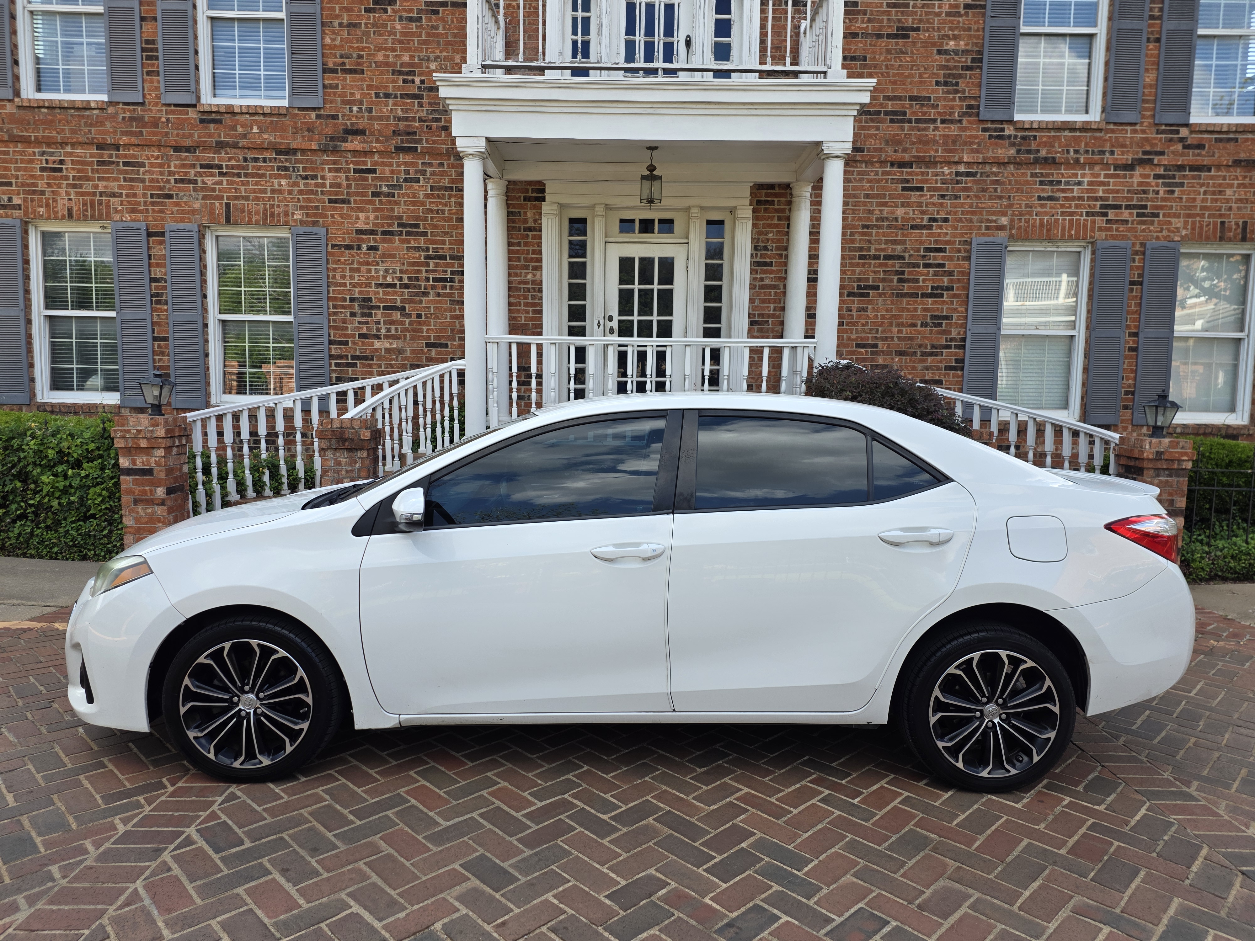 White 2014 Toyota Corolla L Sedan Front-Wheel Drive