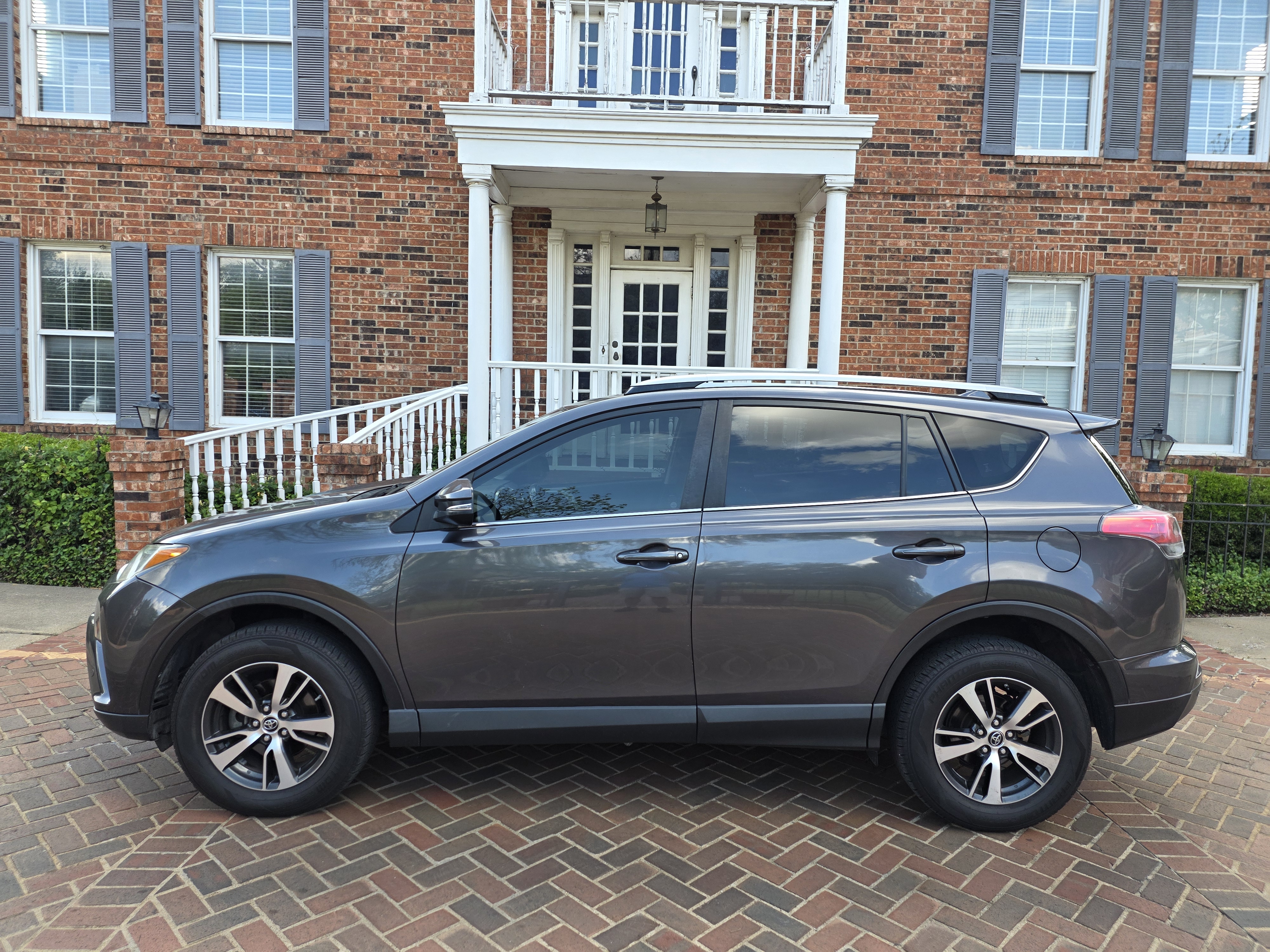 Silver 2018 Toyota RAV4 XLE SUV / Crossover Front-Wheel Drive Automatic