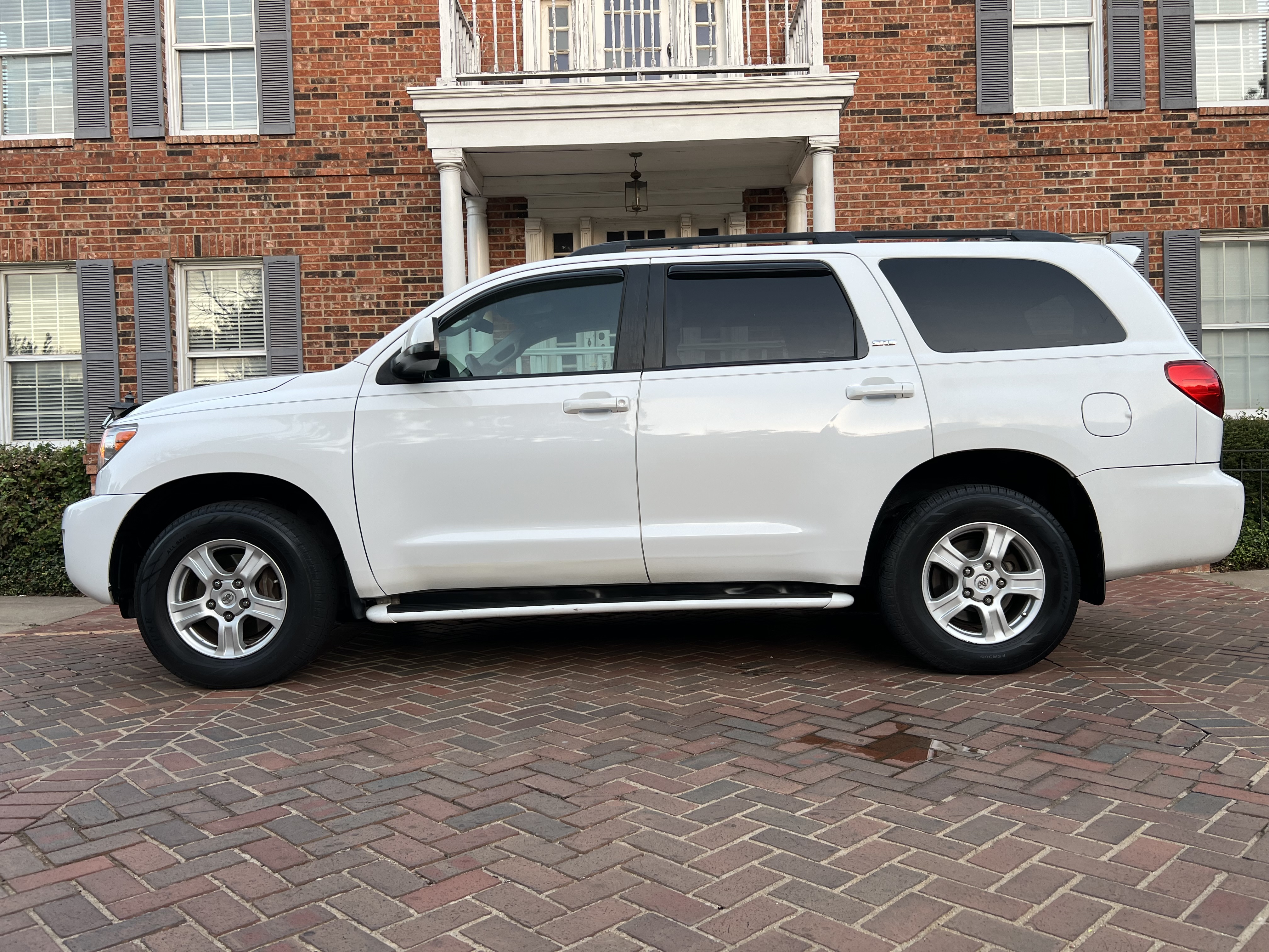 White 2008 Toyota Sequoia SUV / Crossover 4X2 Automatic