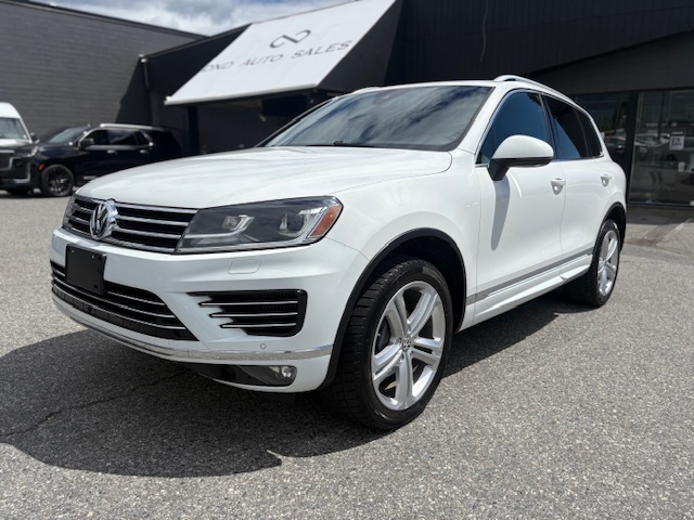 White 2016 Volkswagen Touareg AWD TDI Execline with R-Line SUV / Crossover Automatic