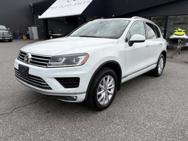White 2015 Volkswagen Touareg SUV / Crossover All-Wheel Drive Automatic