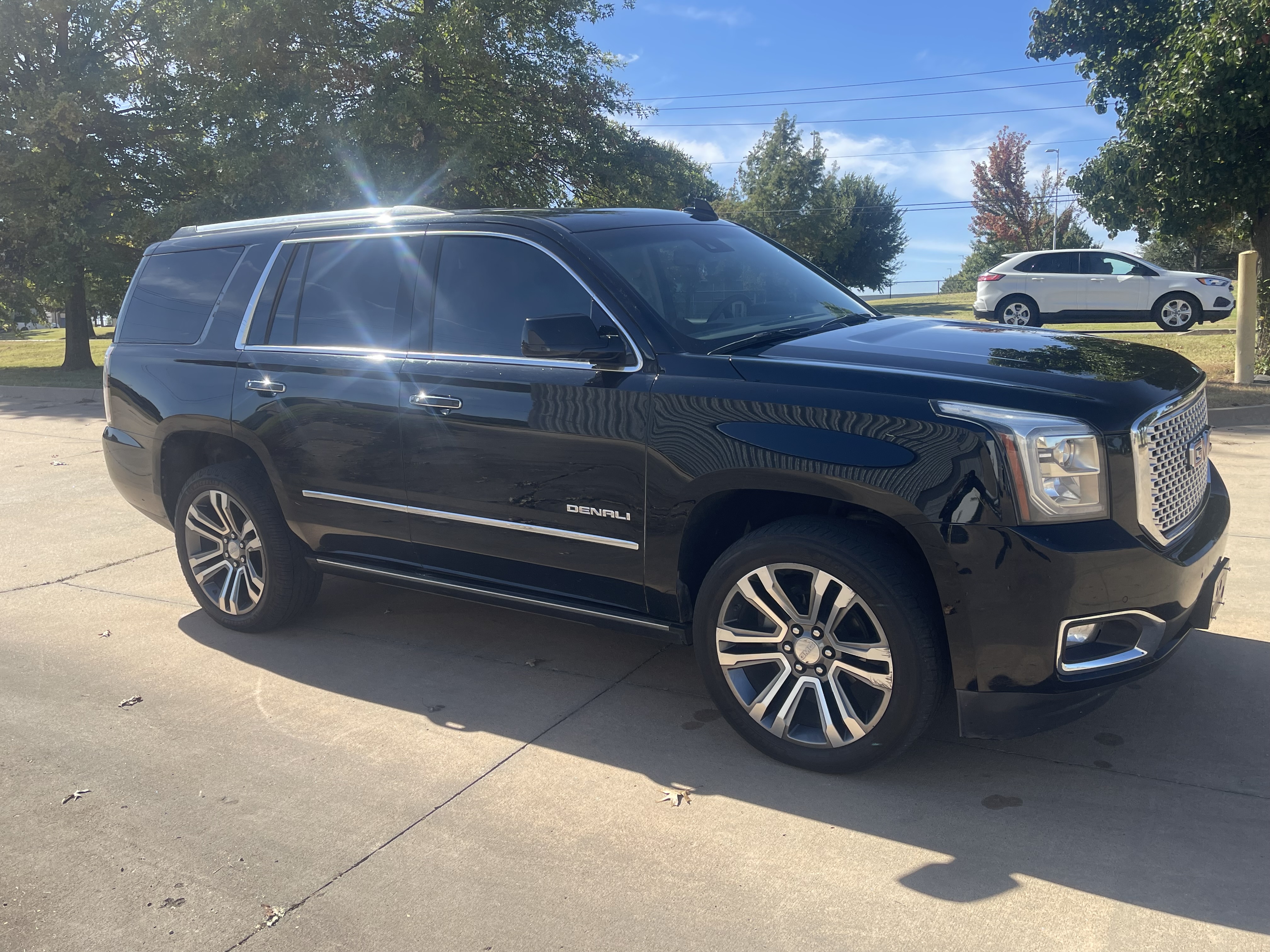 2017 GMC Yukon 4WD Denali's photo