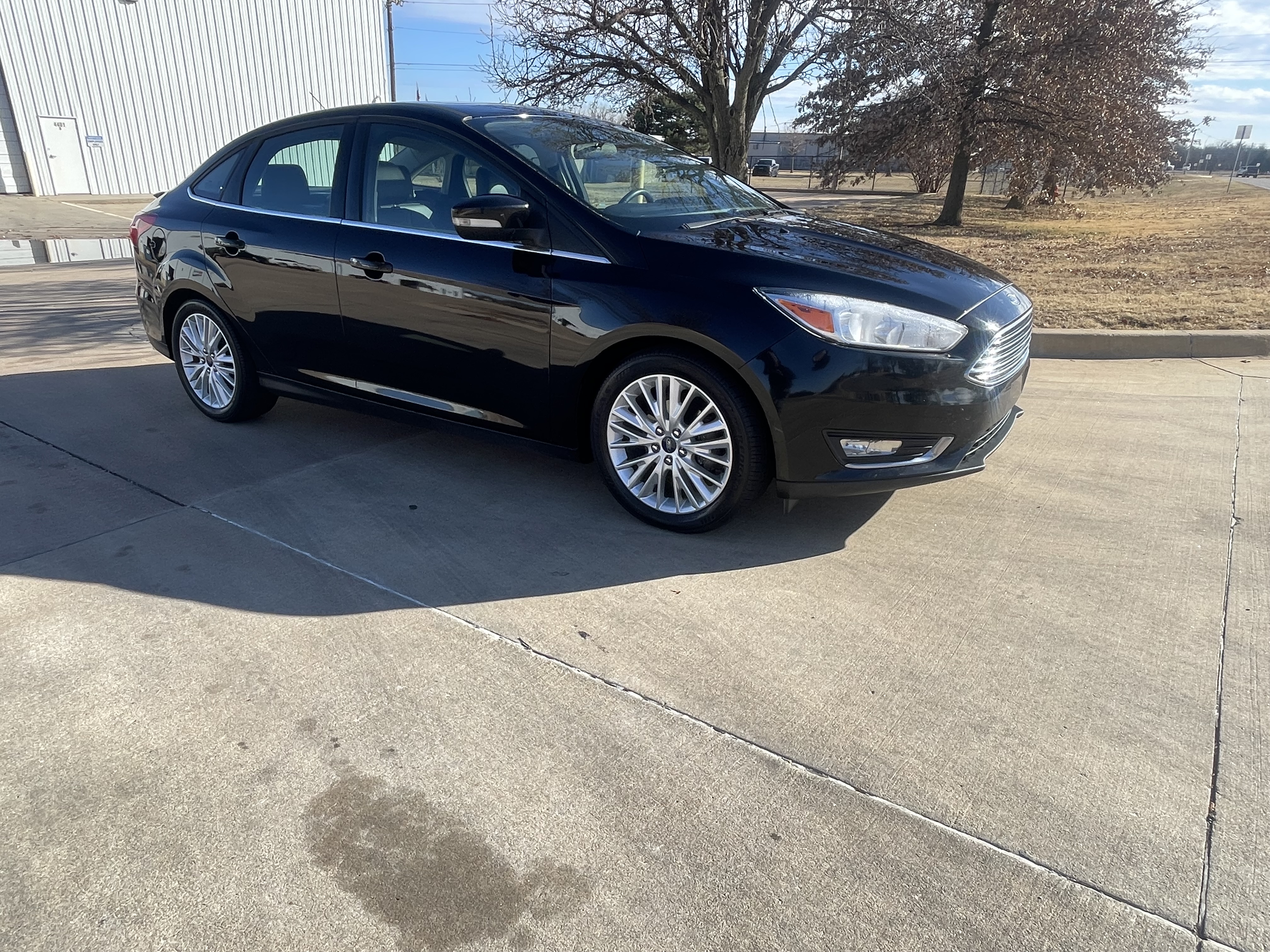 2017 Ford Focus Sedan Titanium's photo