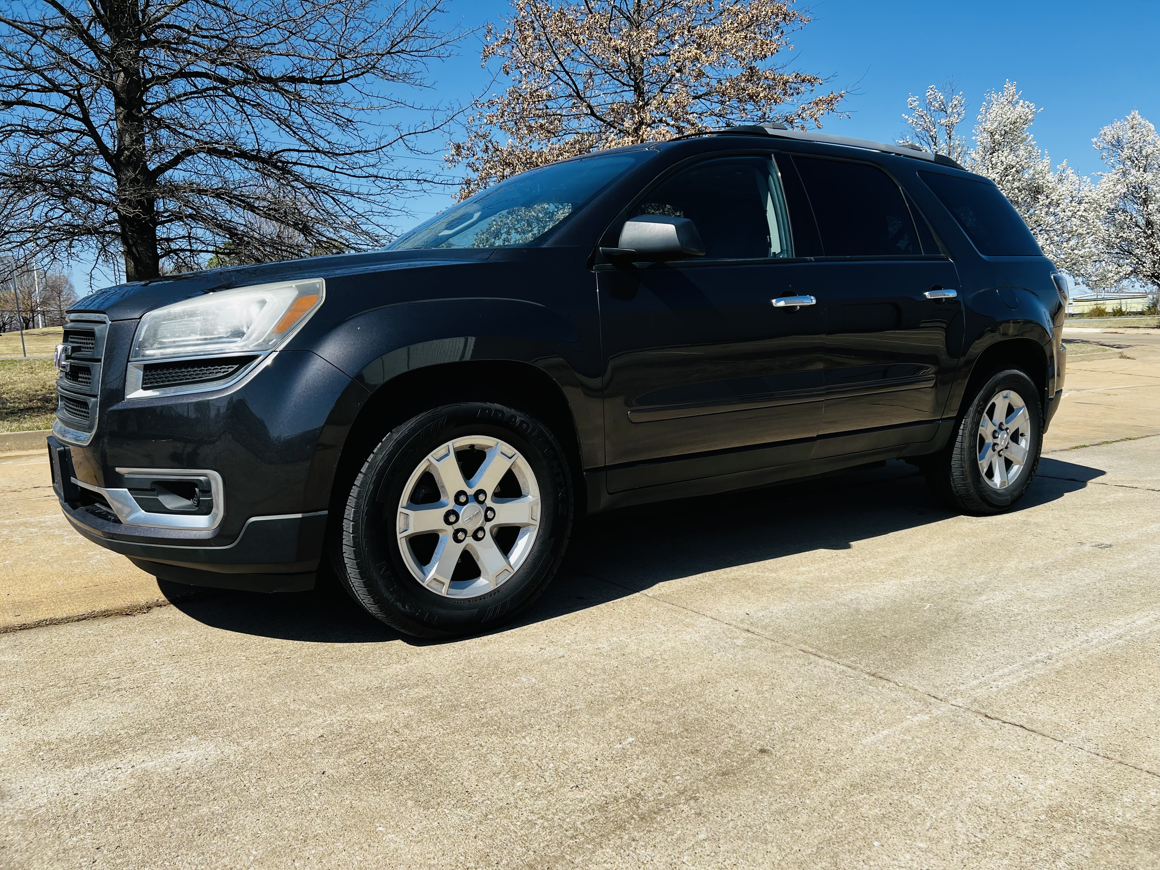 2013 GMC Acadia AWD SLE's photo