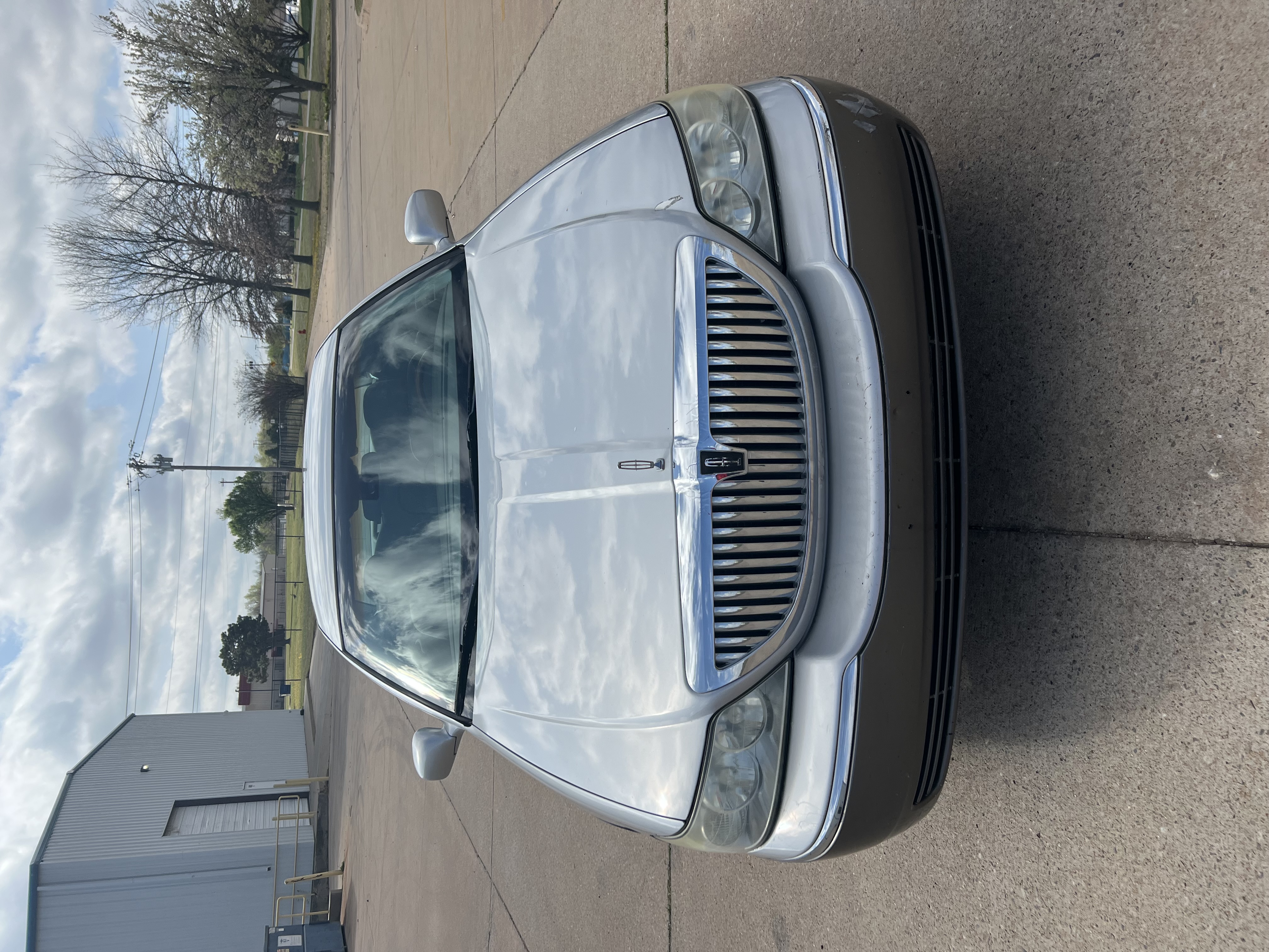 2003 Lincoln Town Car Signature's photo