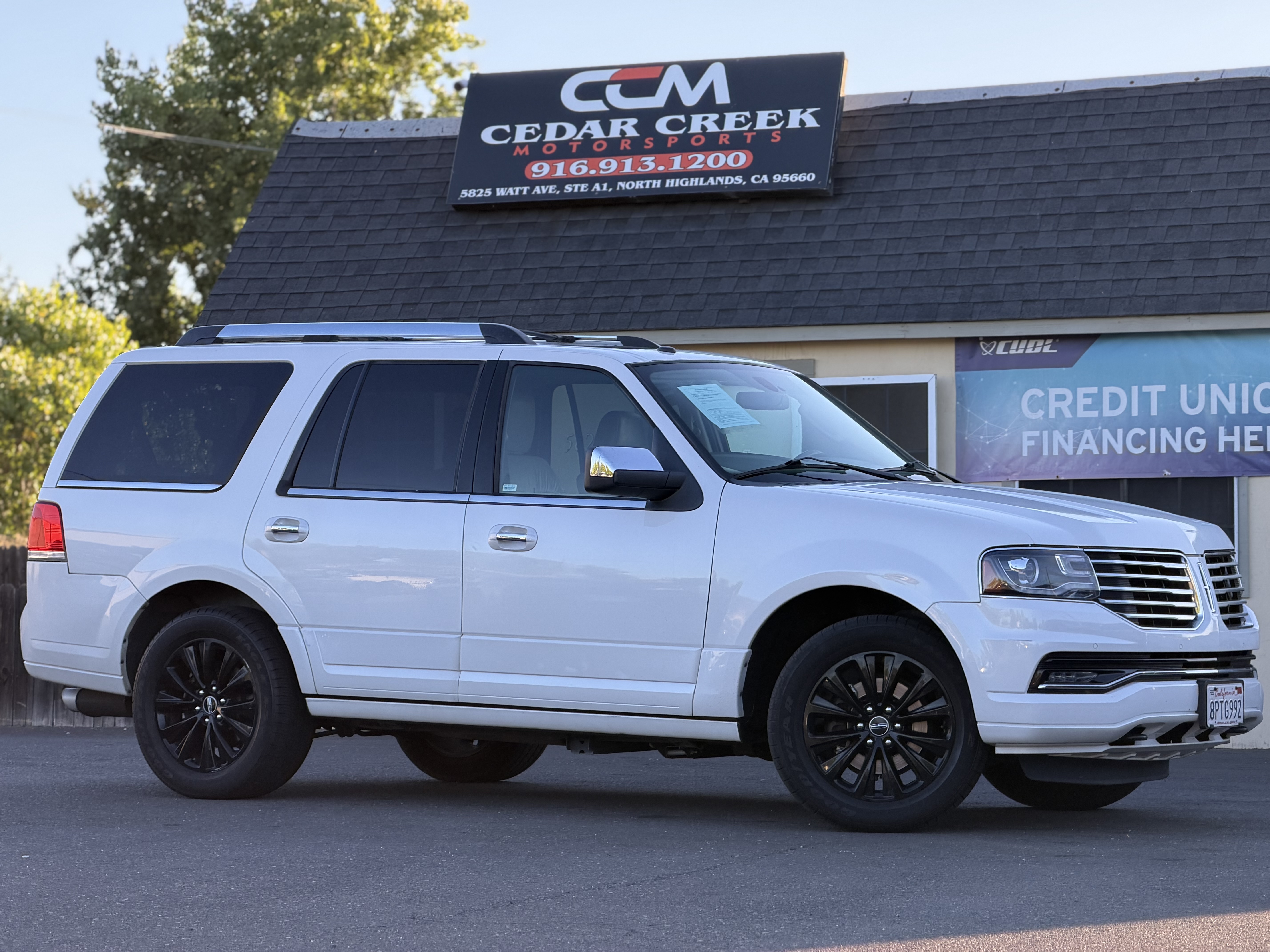 White Platinum Metallic Tri-Coat 2016 Lincoln Navigator Select 4WD SUV / Crossover Four-Wheel Drive Automatic