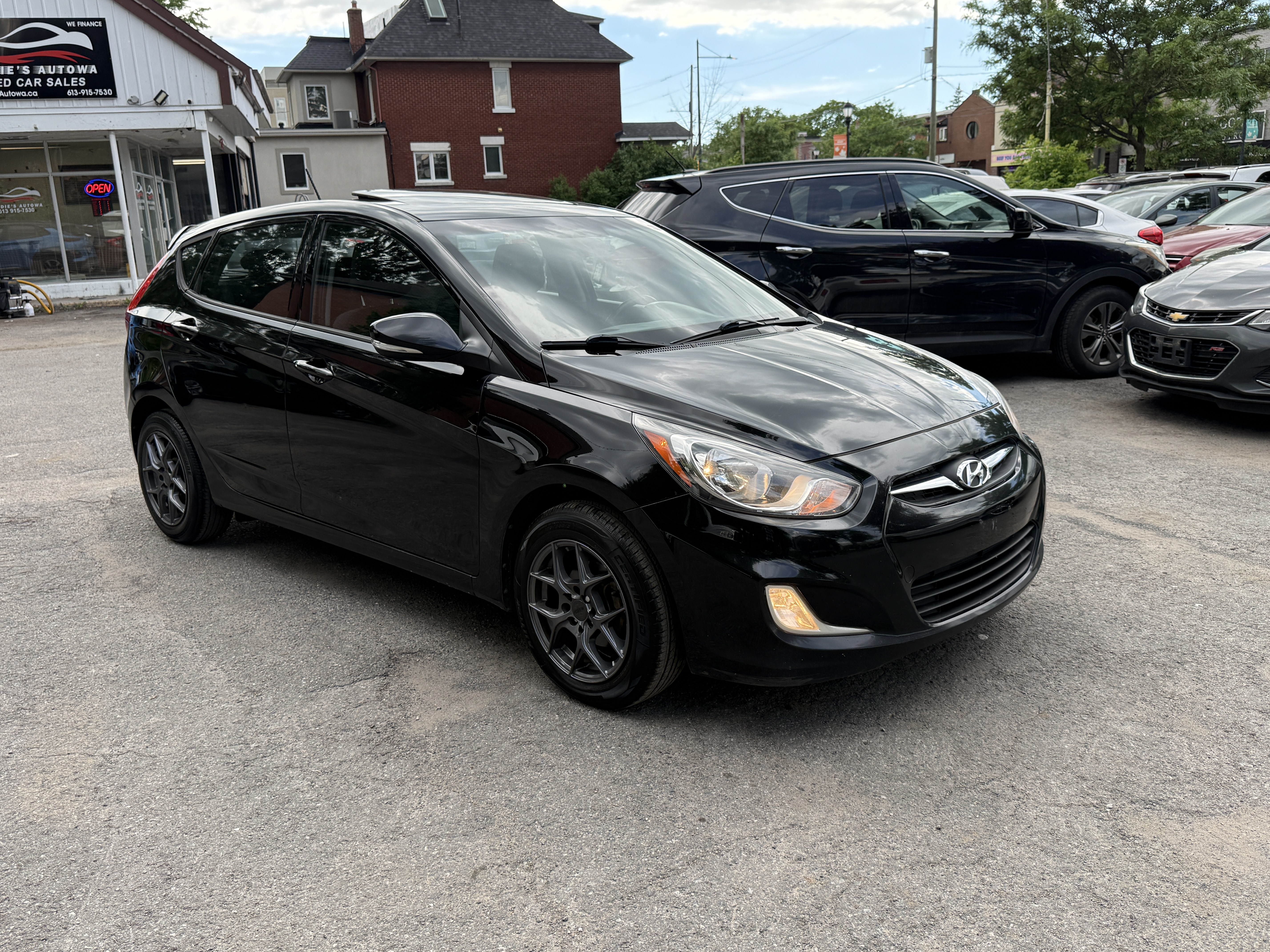Black 2014 Hyundai Accent GLS 4-Door Hatchback FWD Hatchback Automatic