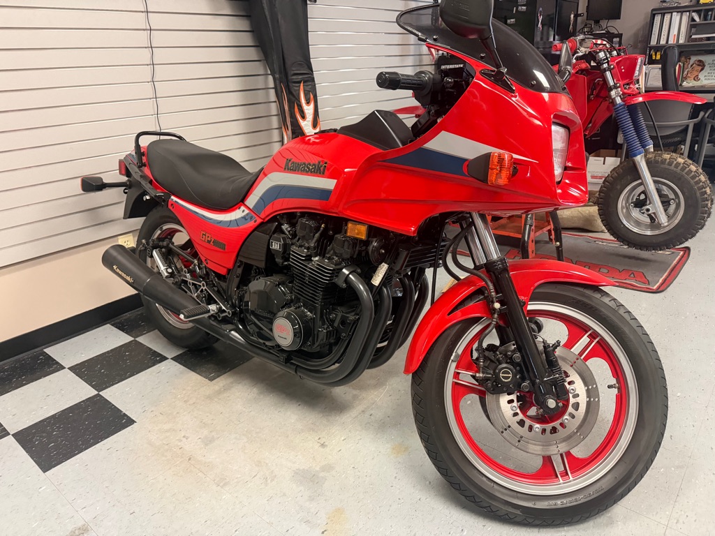 1983 KAWASAKI GPZ 1100 MOTORCYCLE