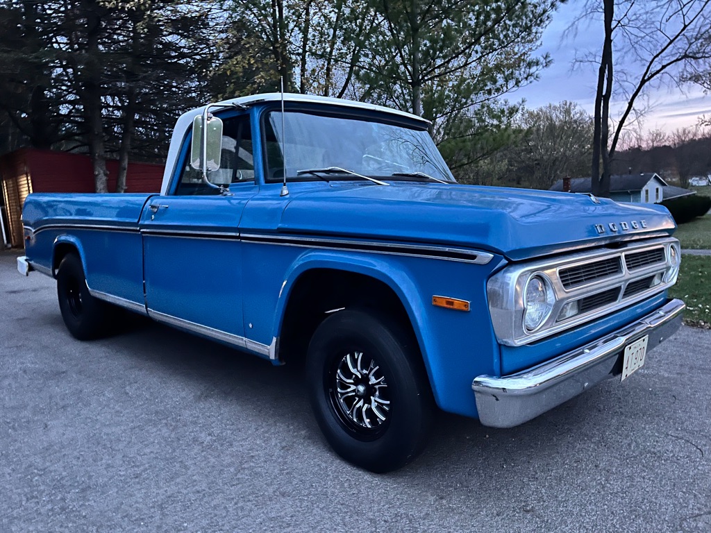1970 DODGE SWEPTLINE D100 PICKUP TRUCK