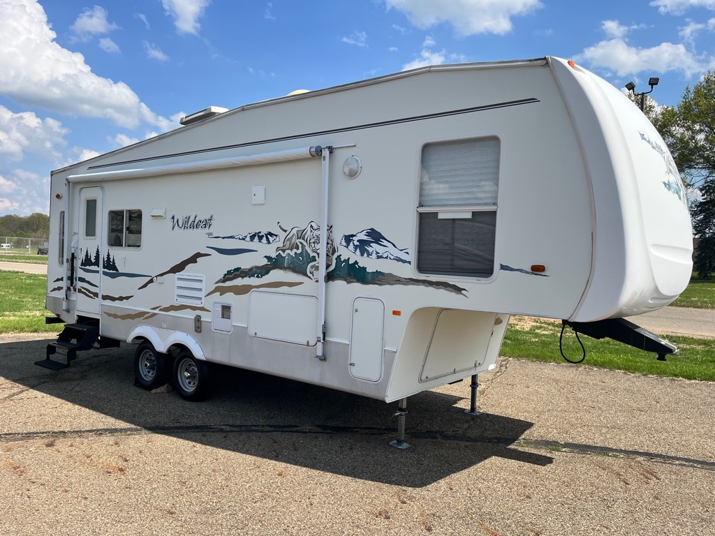 2005 FOREST RIVER WILDCAT CAMPER TRAVEL TRAILER