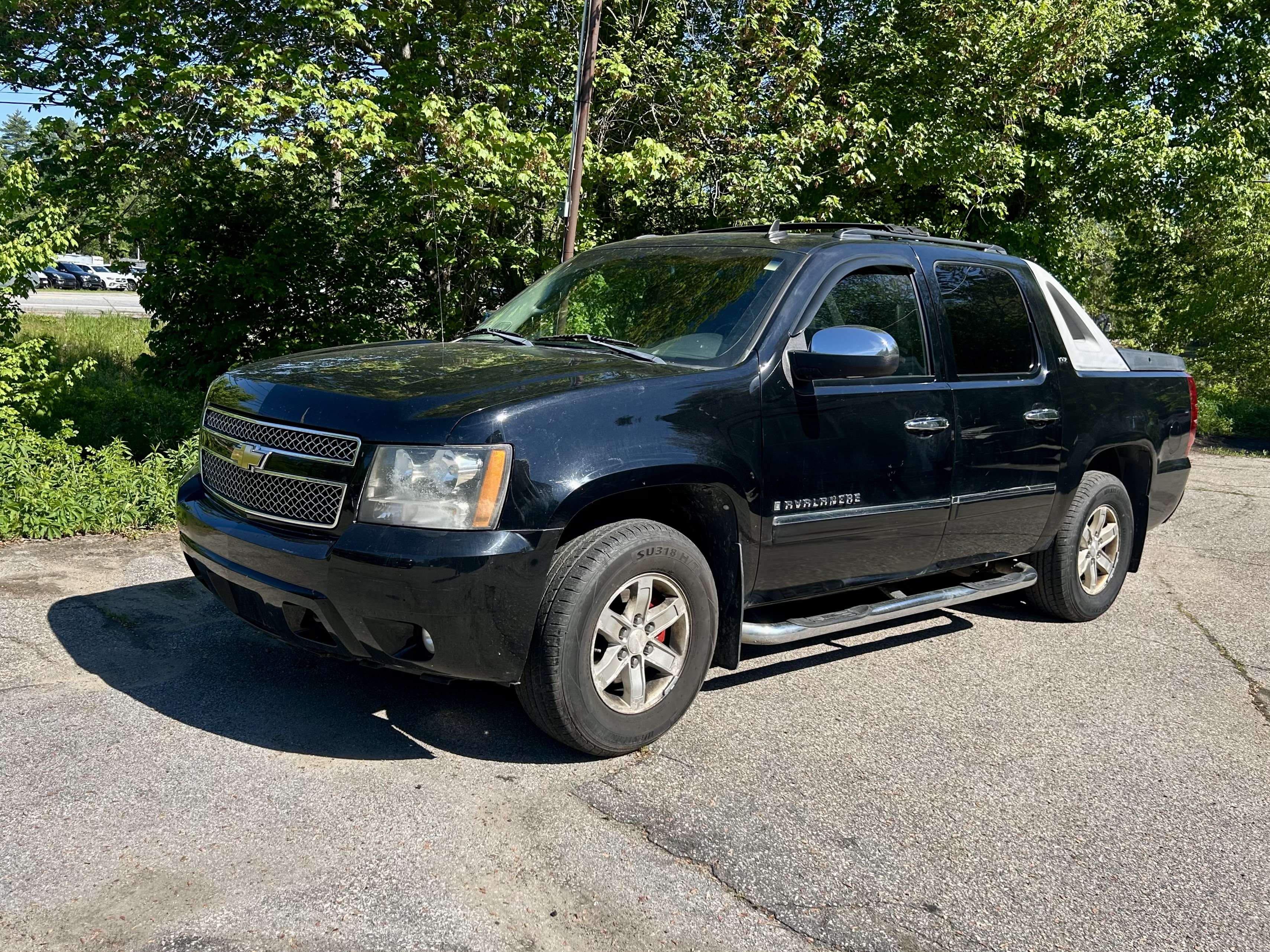 Black 2009 Chevrolet Avalanche LTZ 4WD Pickup Truck Four-Wheel Drive Automatic