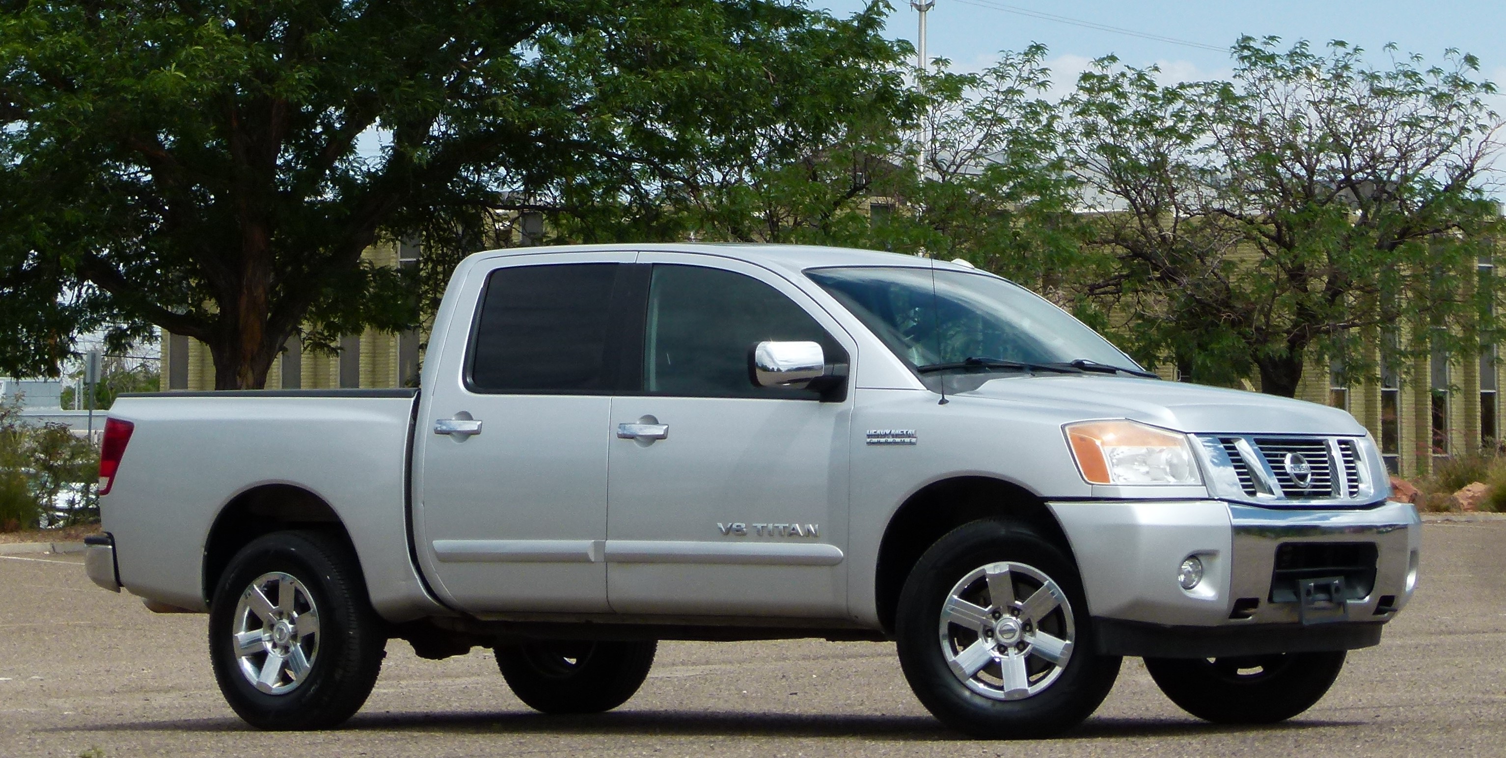 2014 Nissan Titan 4WD Crew Cab SWB SV