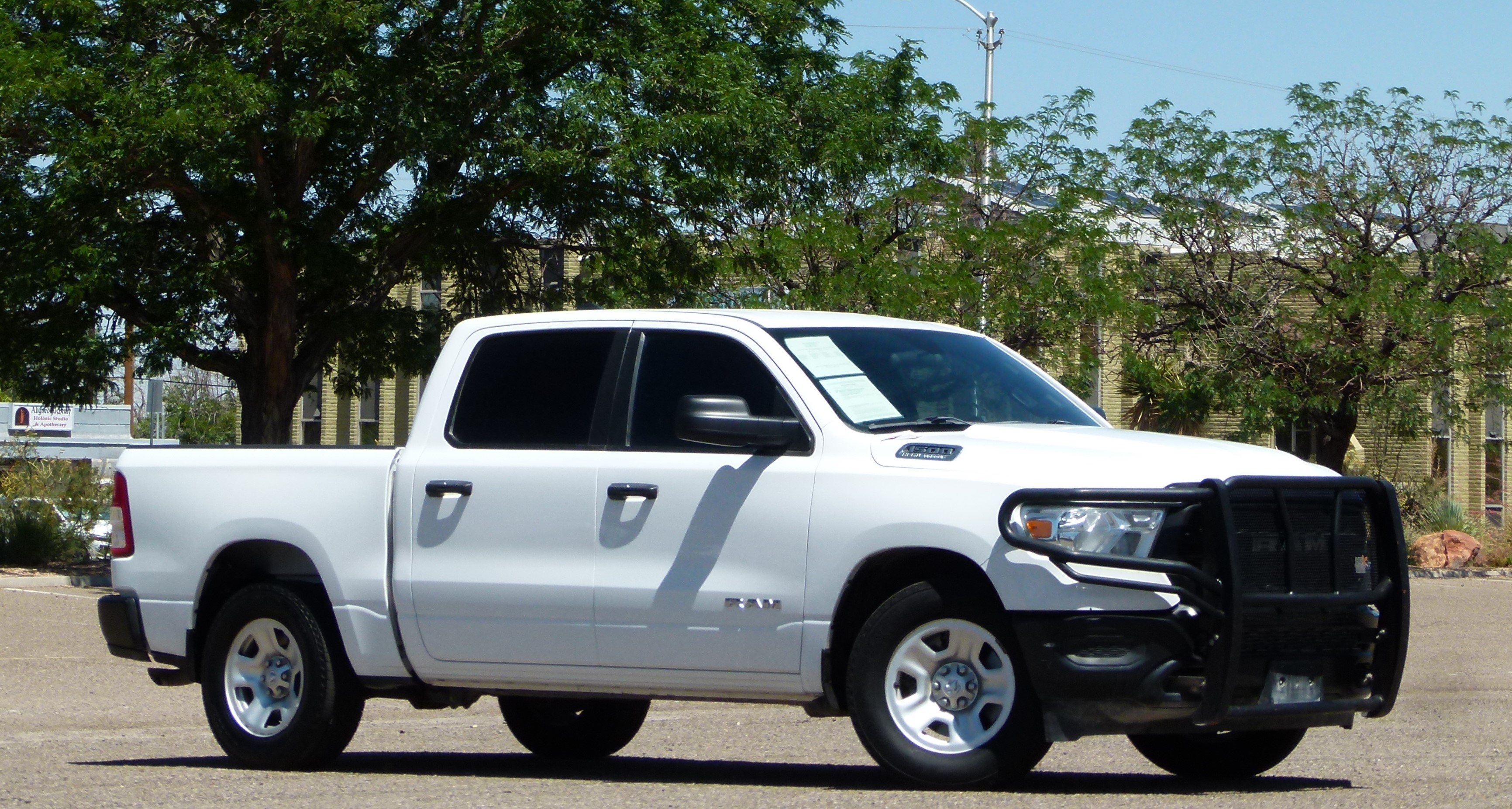 2022 RAM 1500 Tradesman 4x4 Crew Cab 57 Box
