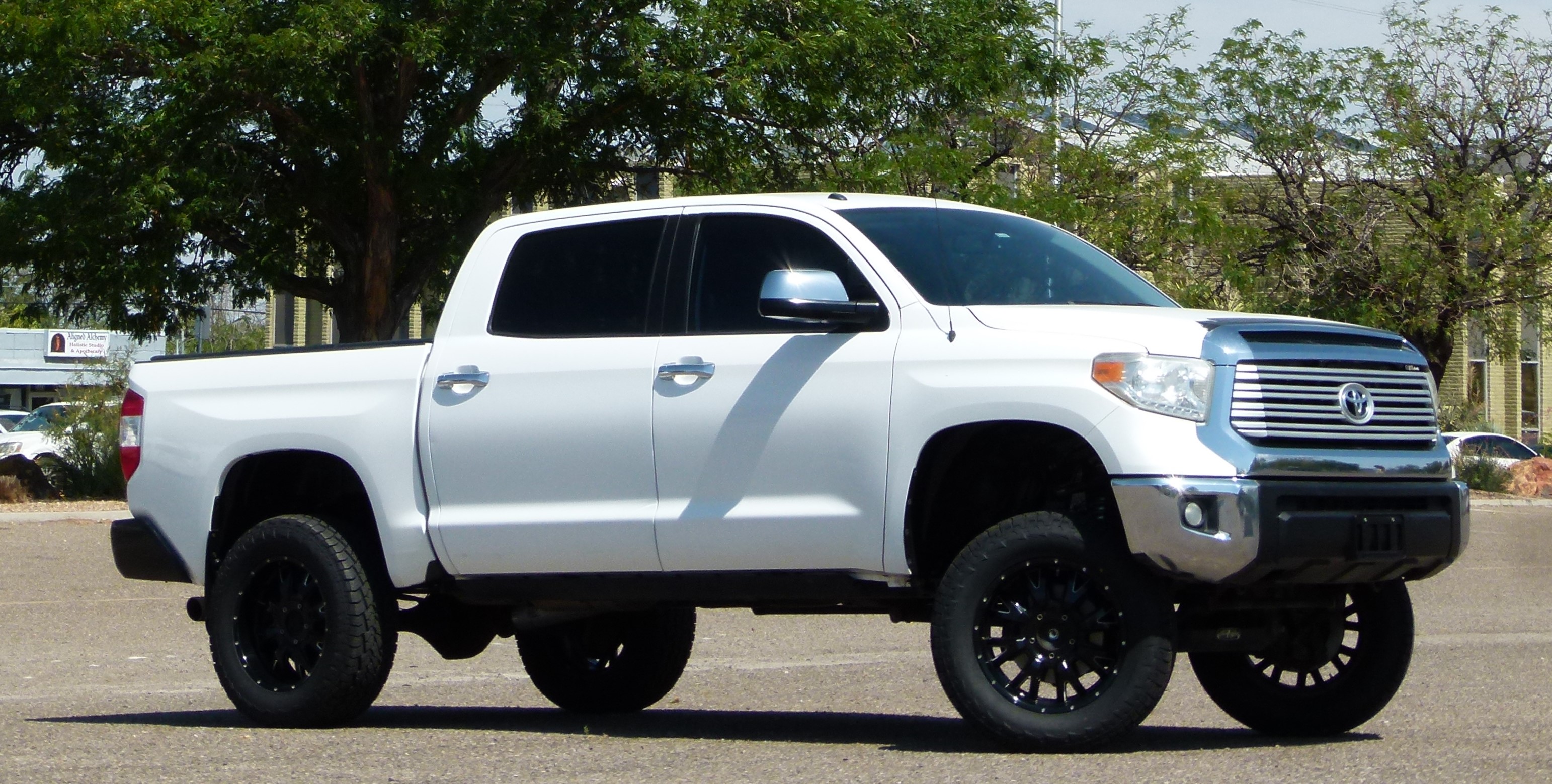 2017 Toyota Tundra Limited CrewMax 5.5 Bed 5.7L (Natl)
