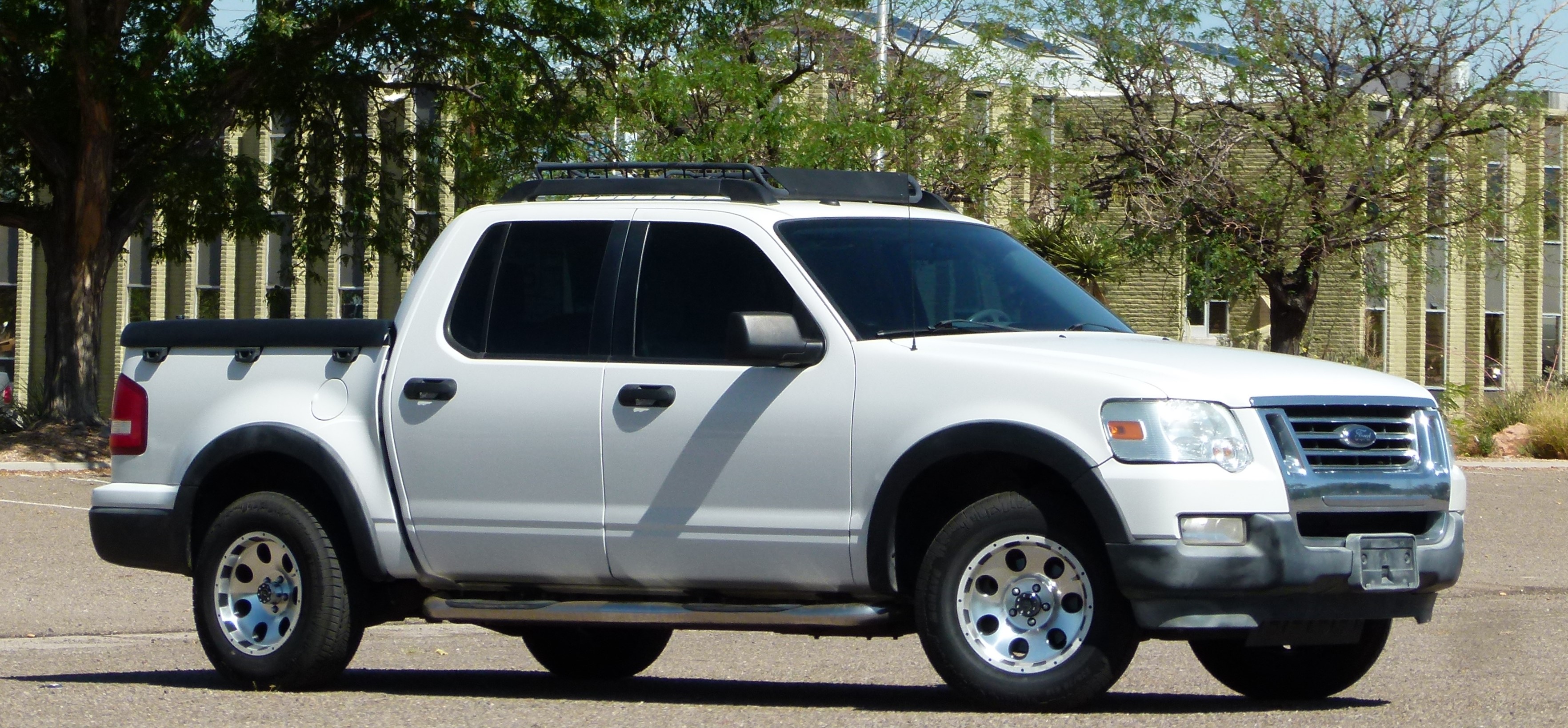 2010 Ford Explorer Sport Trac RWD 4dr XLT