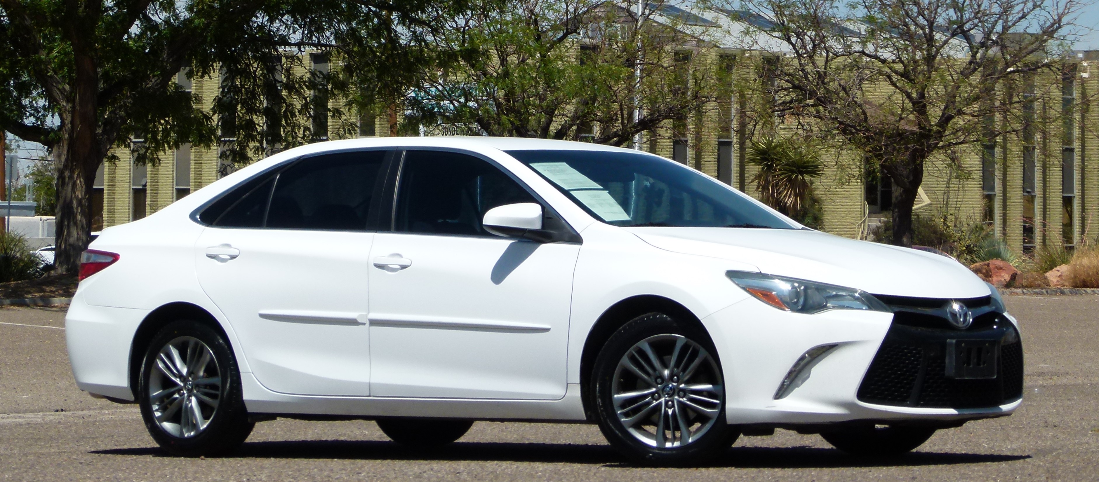 2017 Toyota Camry SE Auto (Natl)