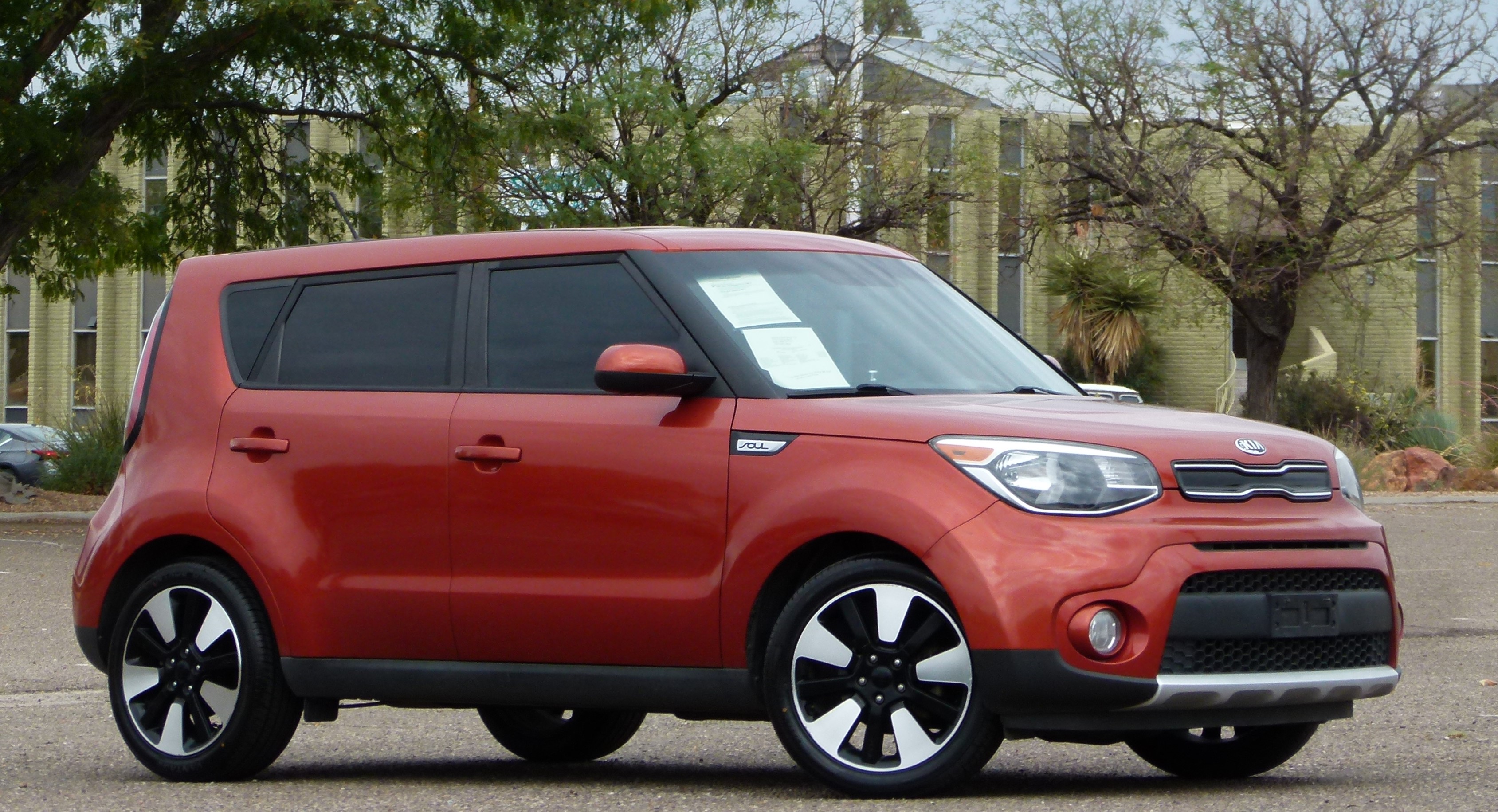 2018 Kia Soul + Auto