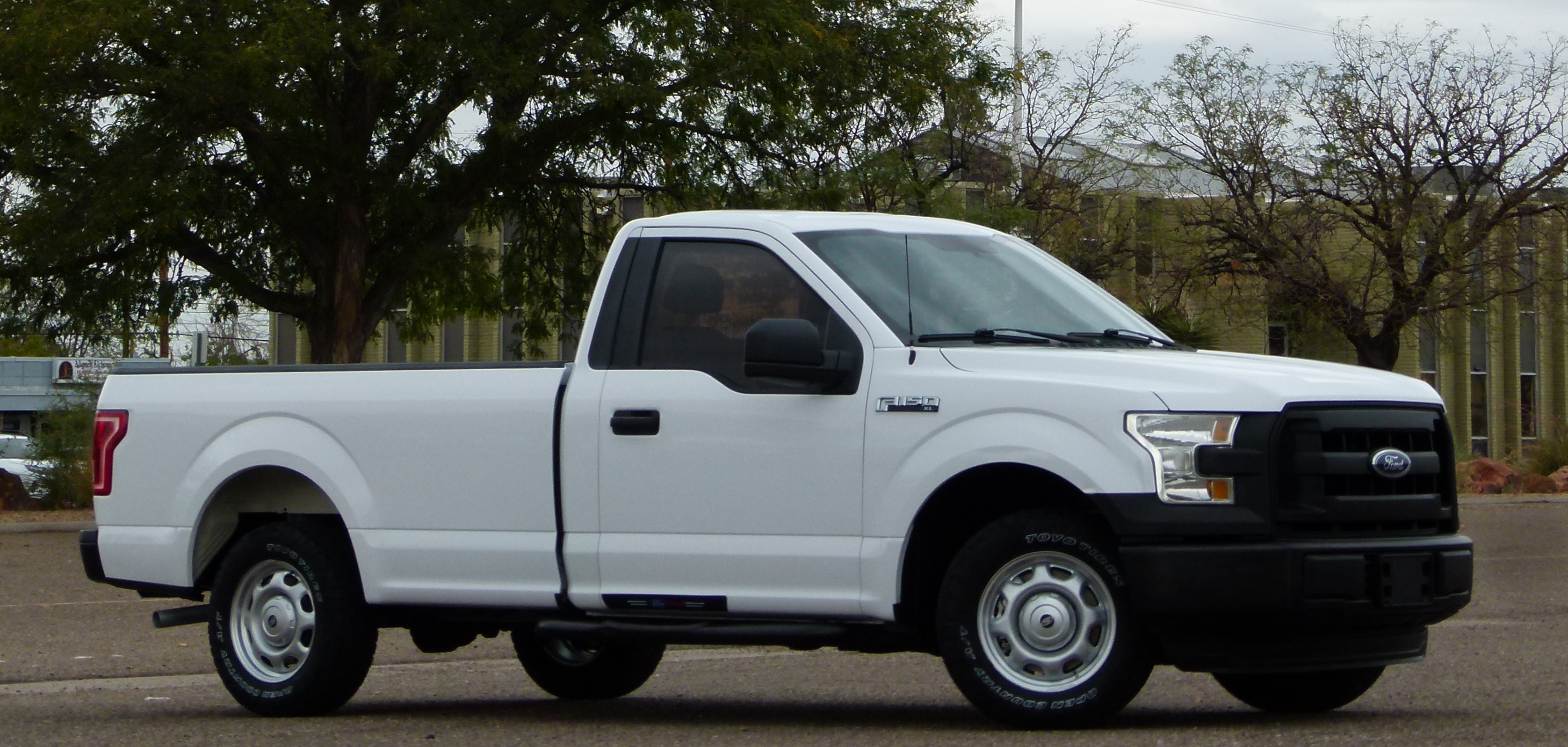2016 Ford F-150 2WD Reg Cab 141 XL