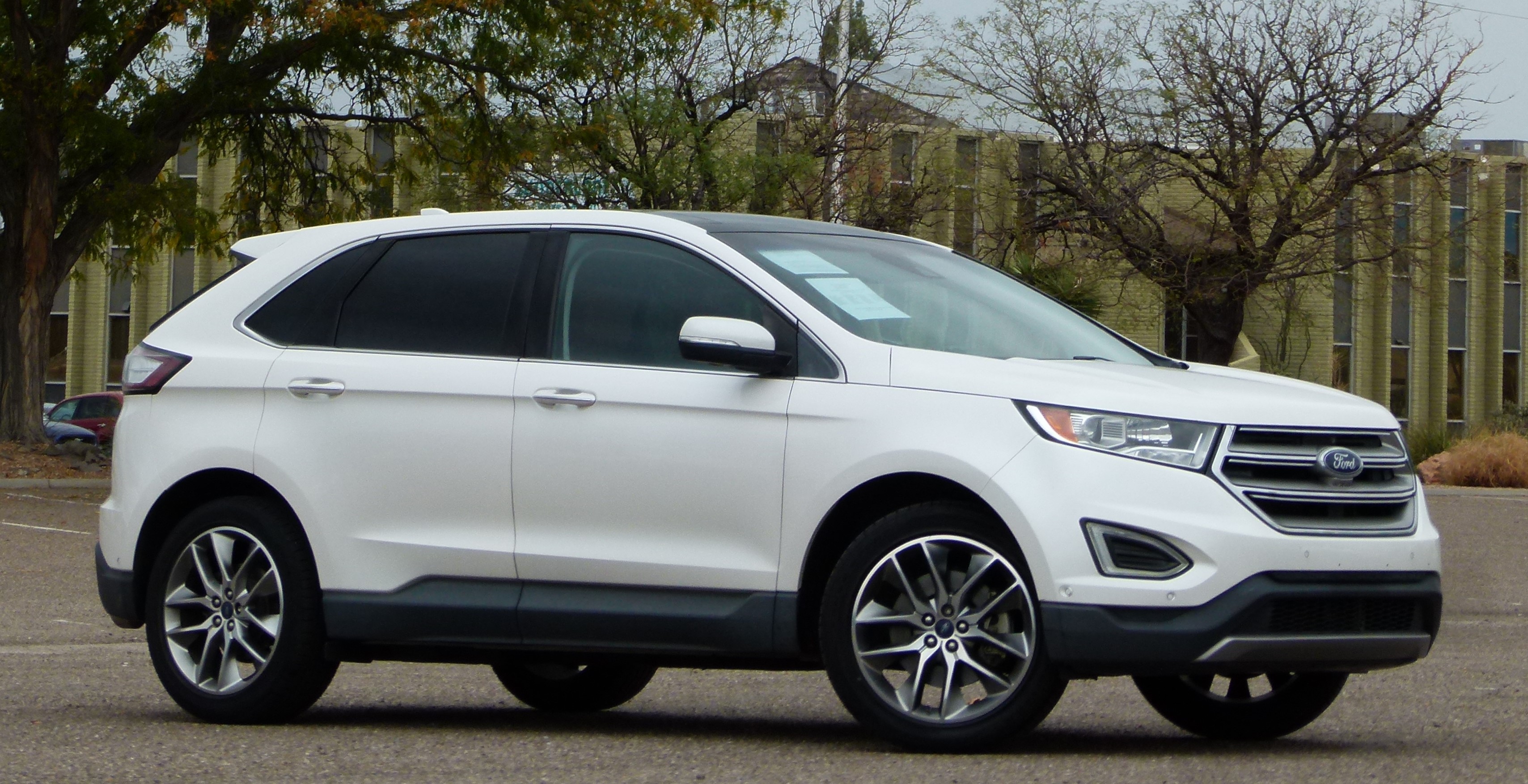 2015 Ford Edge 4dr Titanium FWD