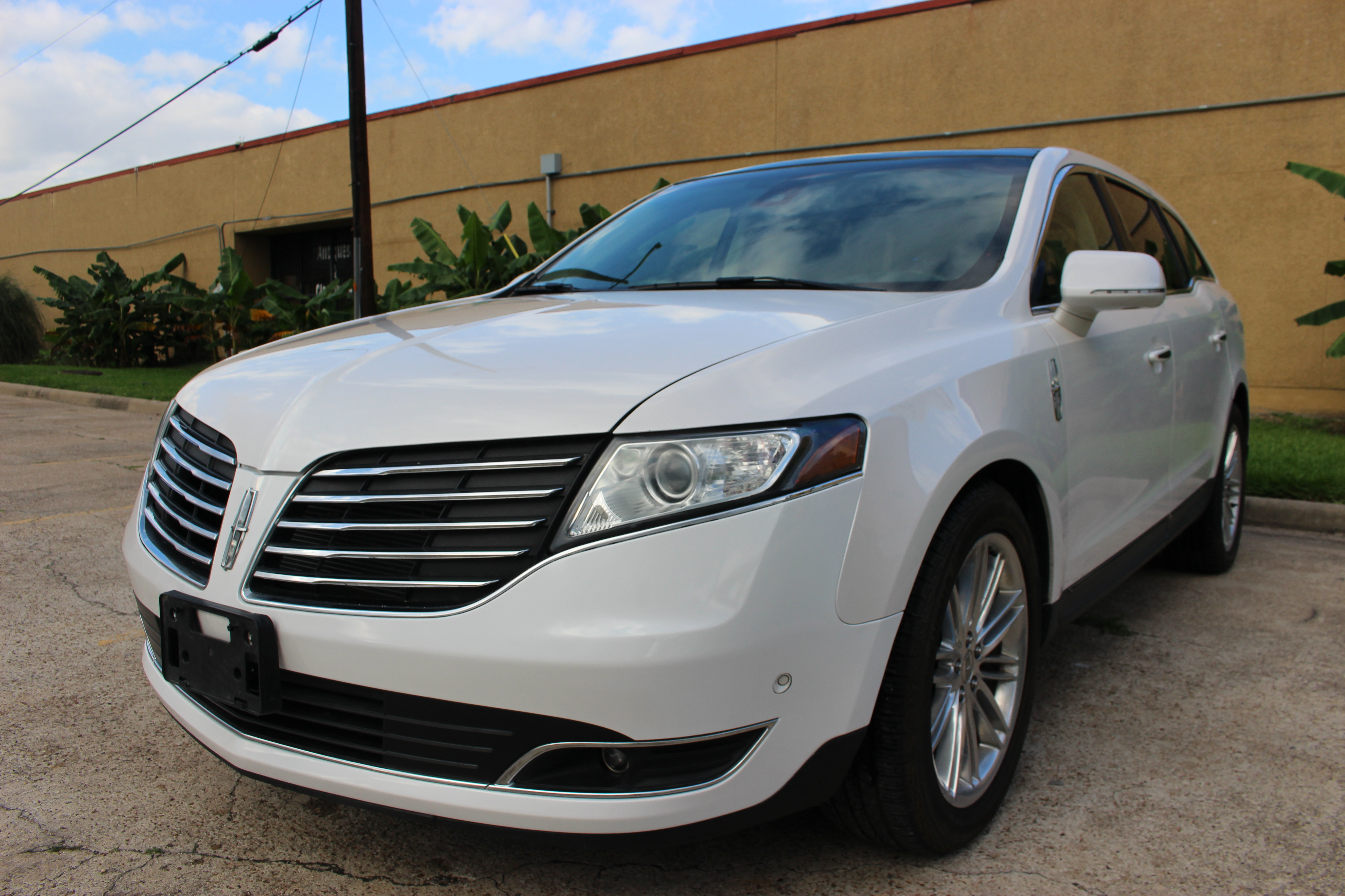 White 2018 Lincoln MKT Reserve AWD SUV / Crossover All-Wheel Drive