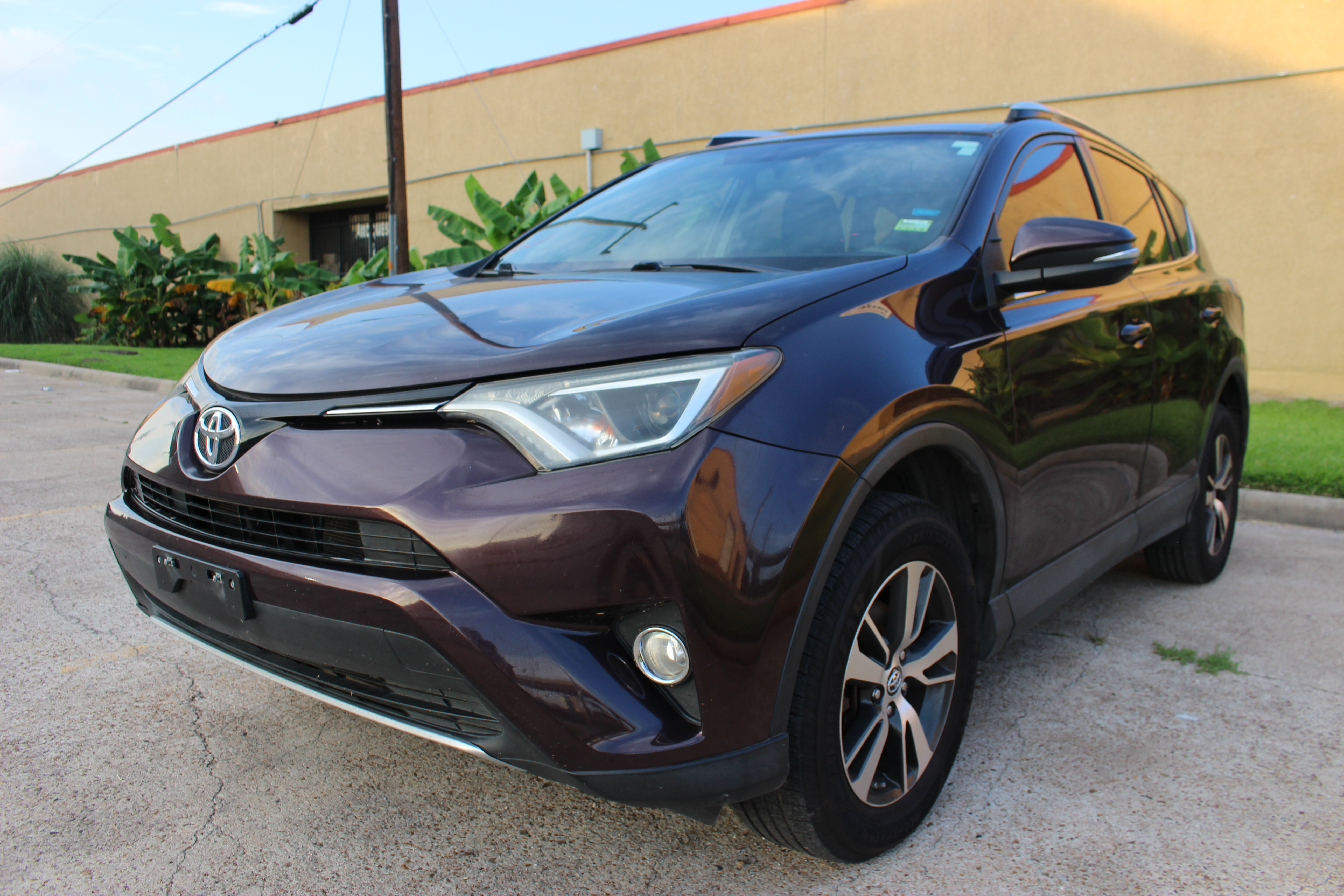 2016 Toyota RAV4 XLE's photo