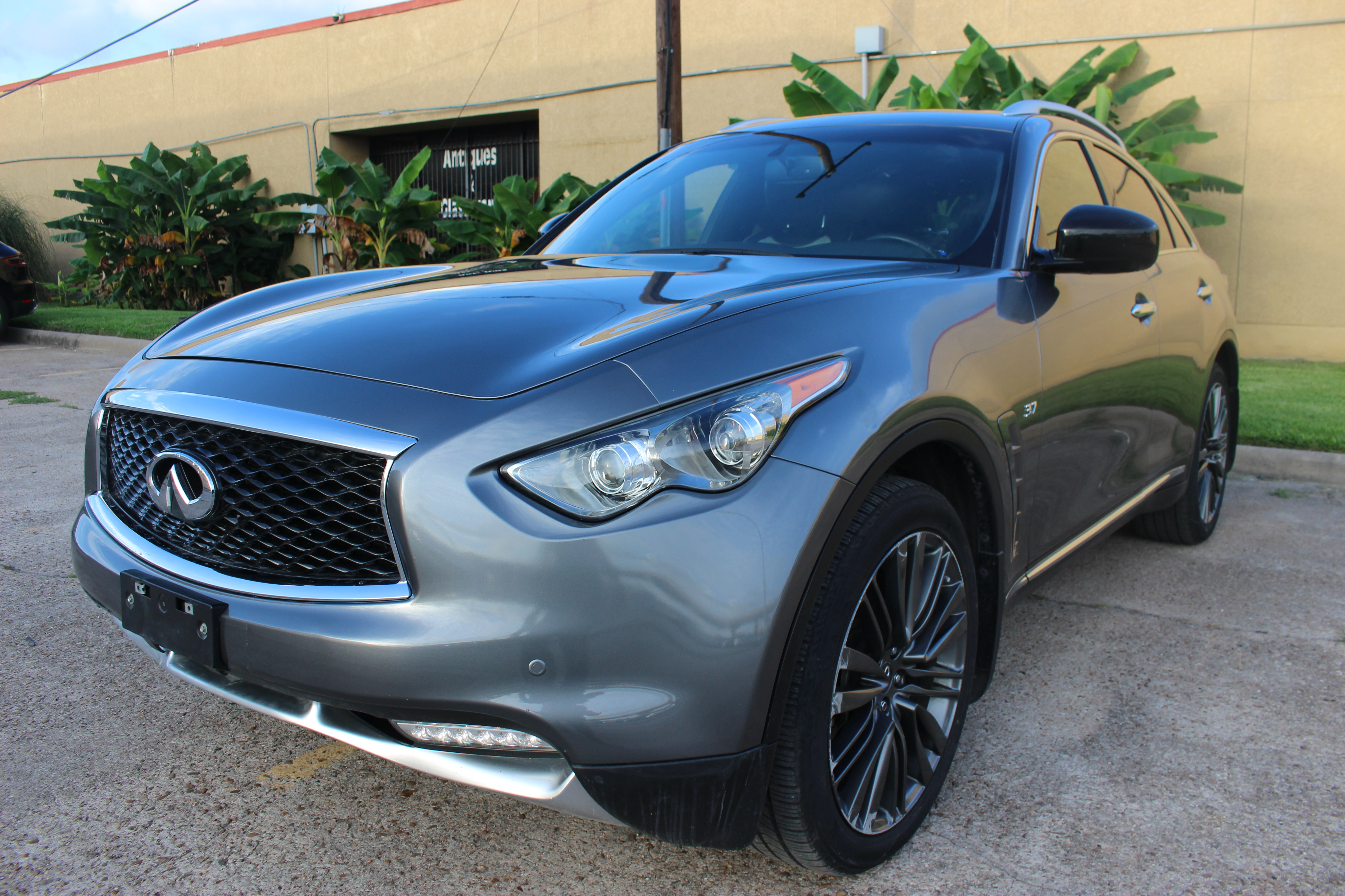 2017 INFINITI QX70 RWD