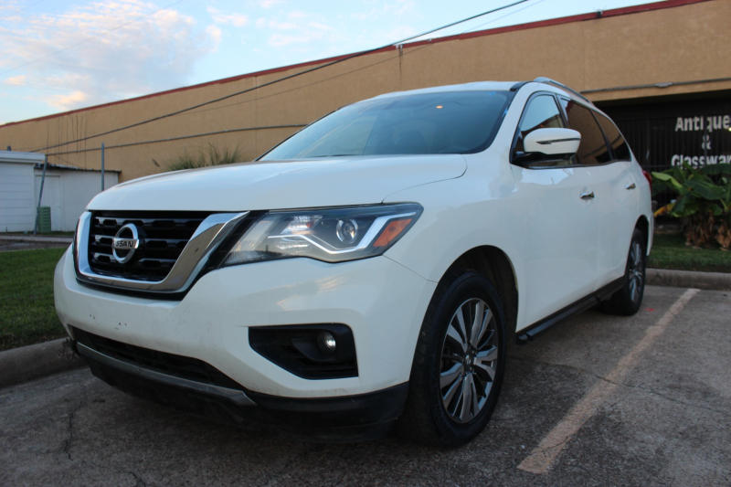 2020 Nissan Pathfinder SL 2WD's photo