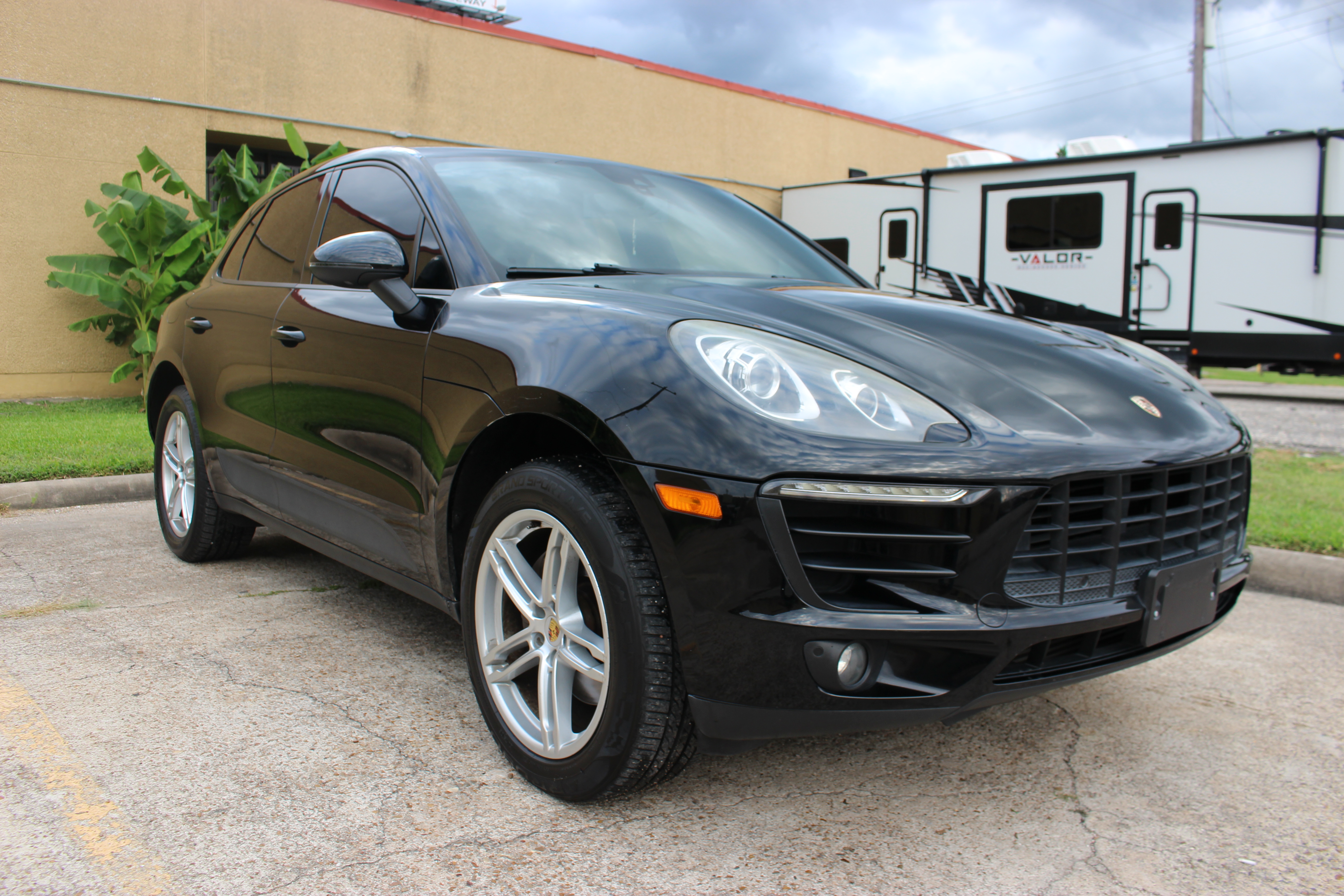 2018 Porsche Macan -'s photo