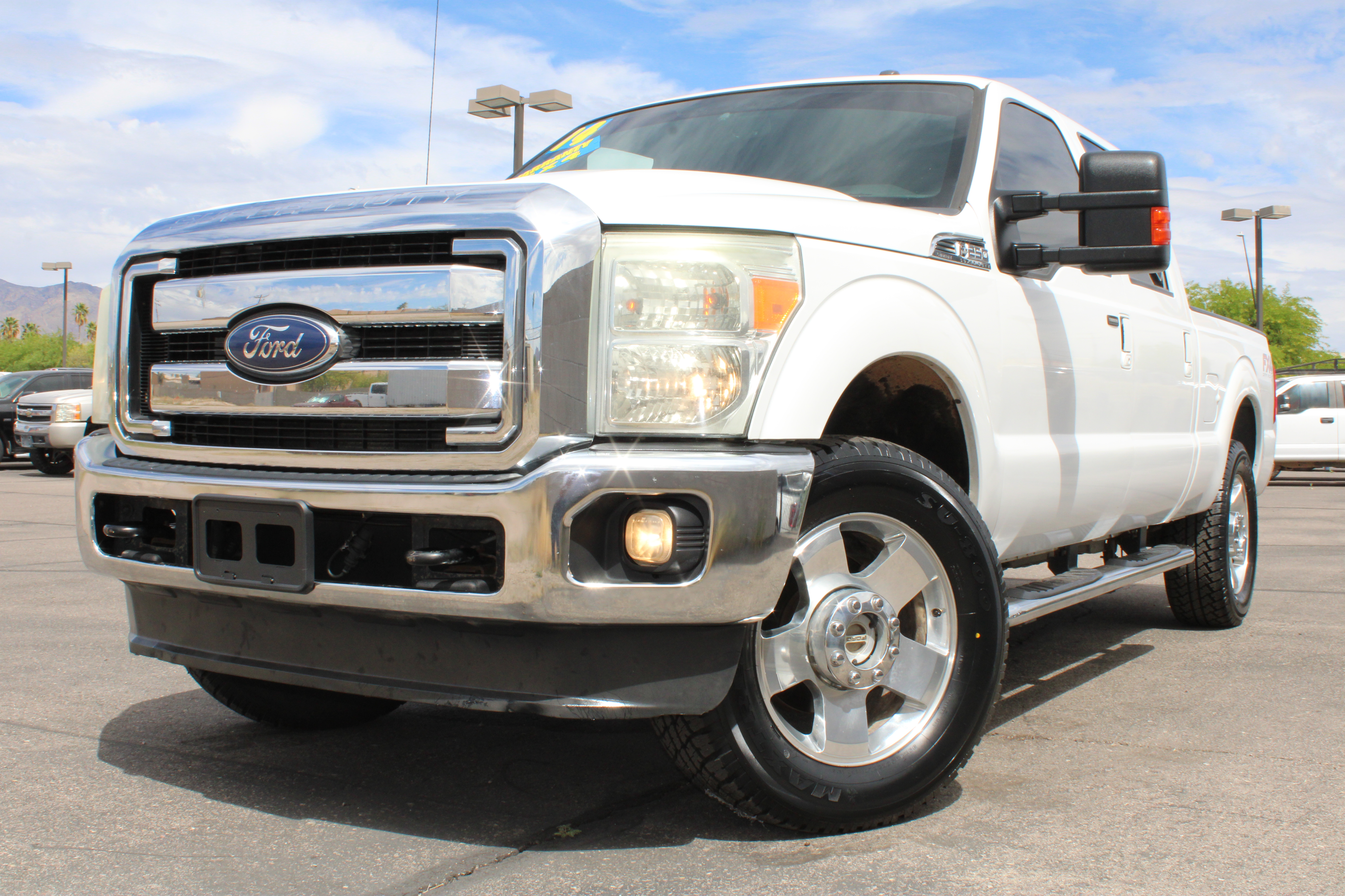 Oxford White 2014 Ford F-250 Super Duty Lariat Crew Cab 4WD Pickup Truck Four-Wheel Drive Automatic
