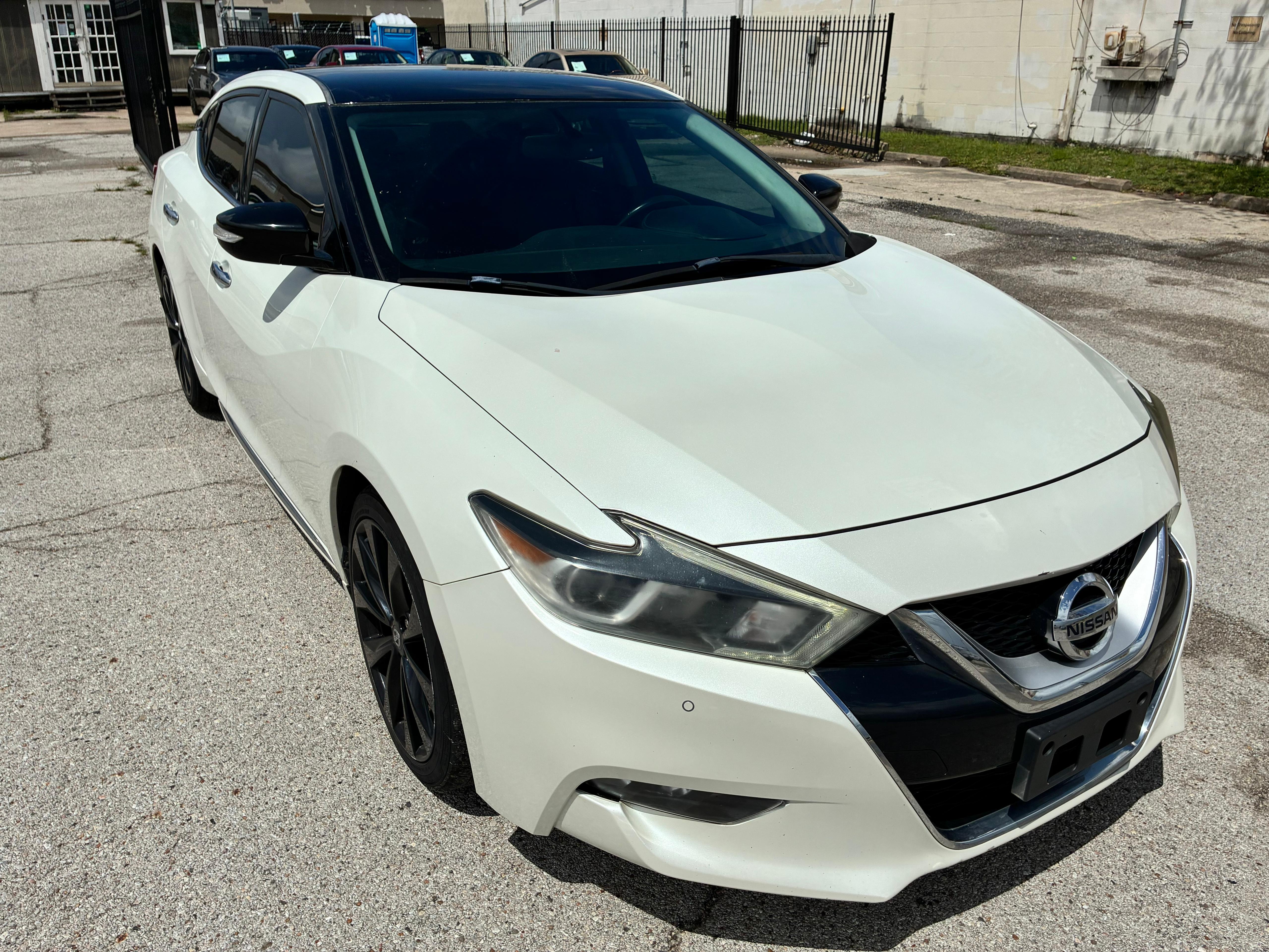 White 2017 Nissan Maxima SR FWD Sedan Front-Wheel Drive