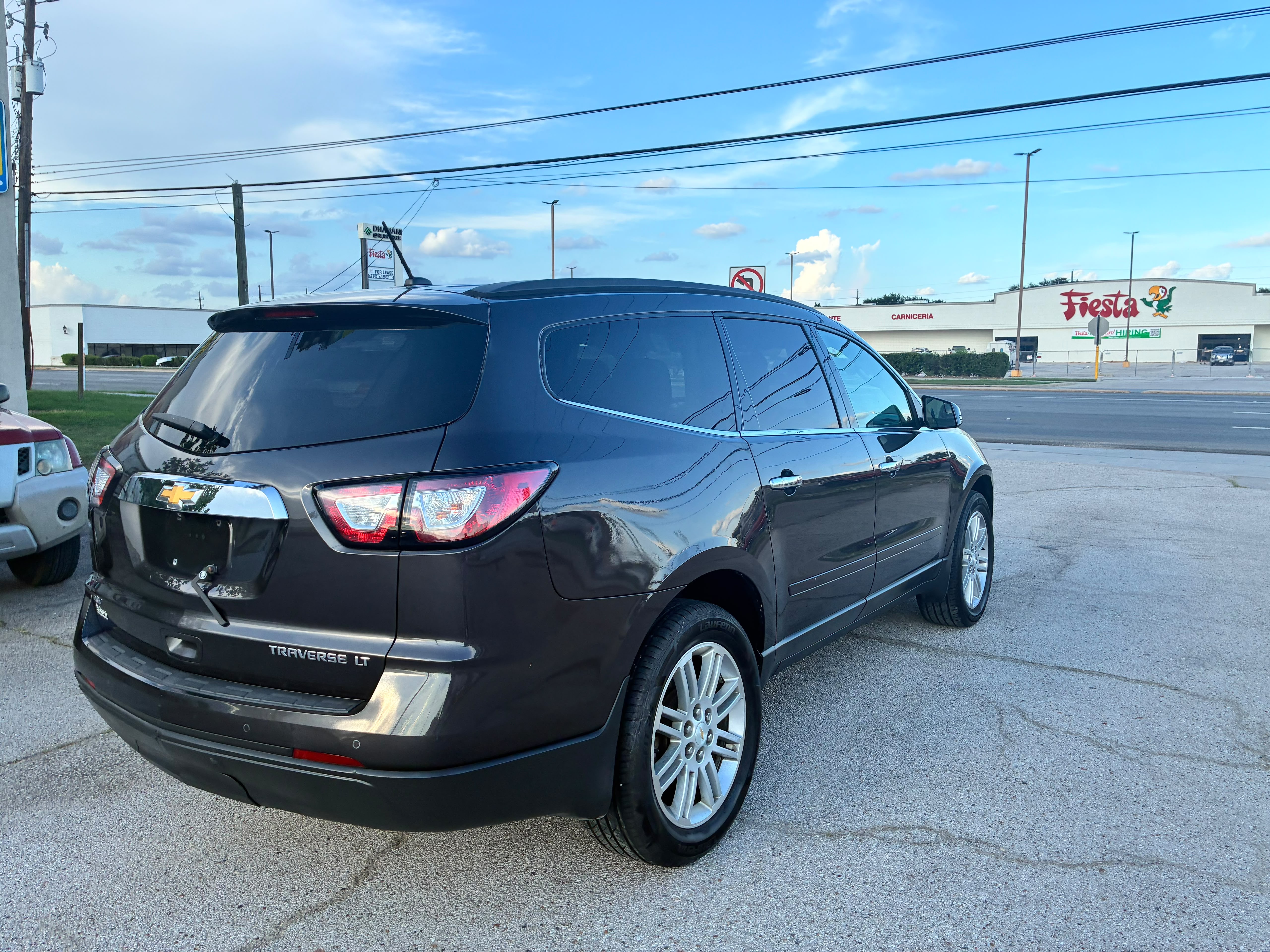 View vehicle photo 4