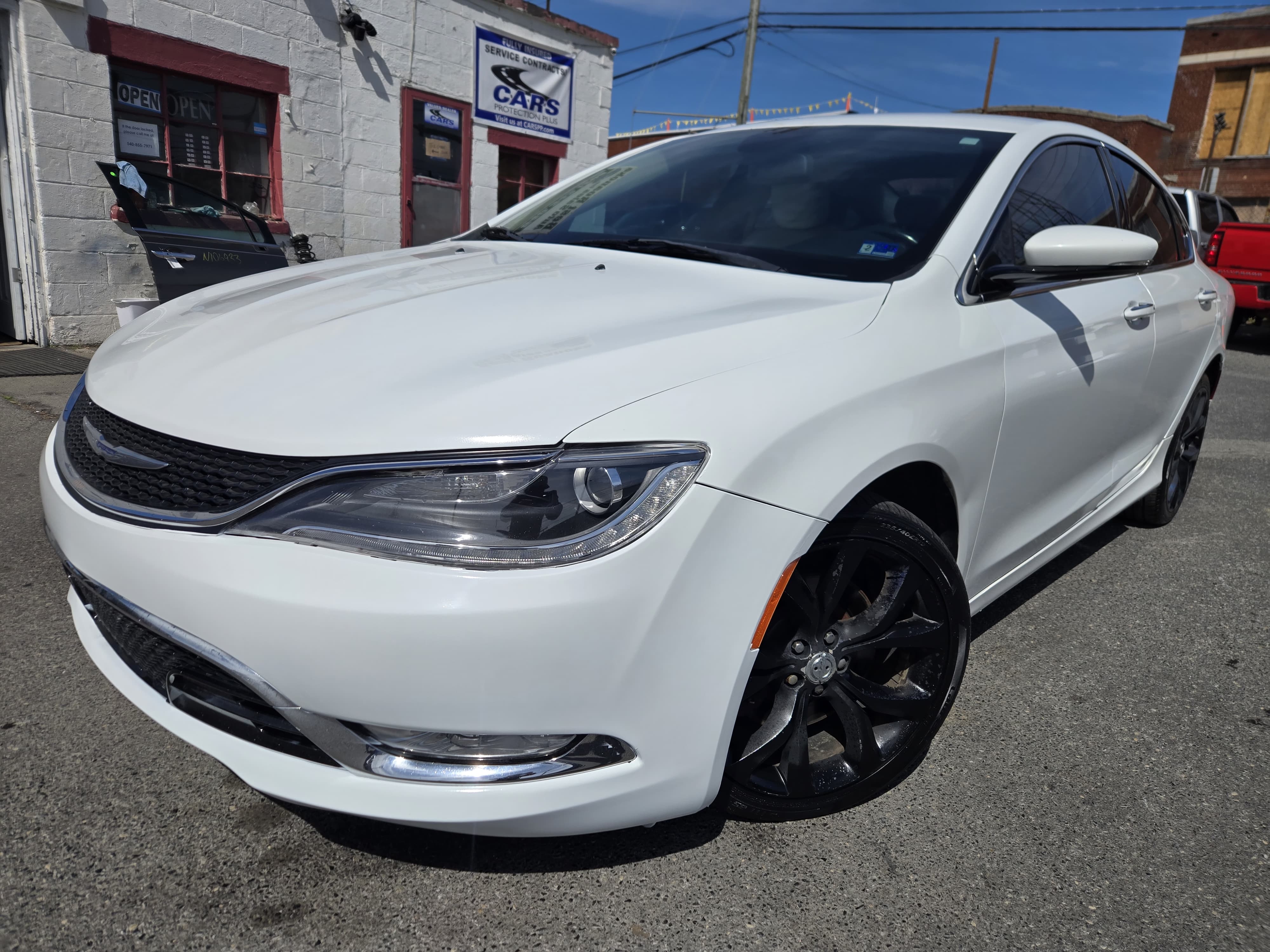 White 2015 Chrysler 200 Sedan Front-Wheel Drive Automatic
