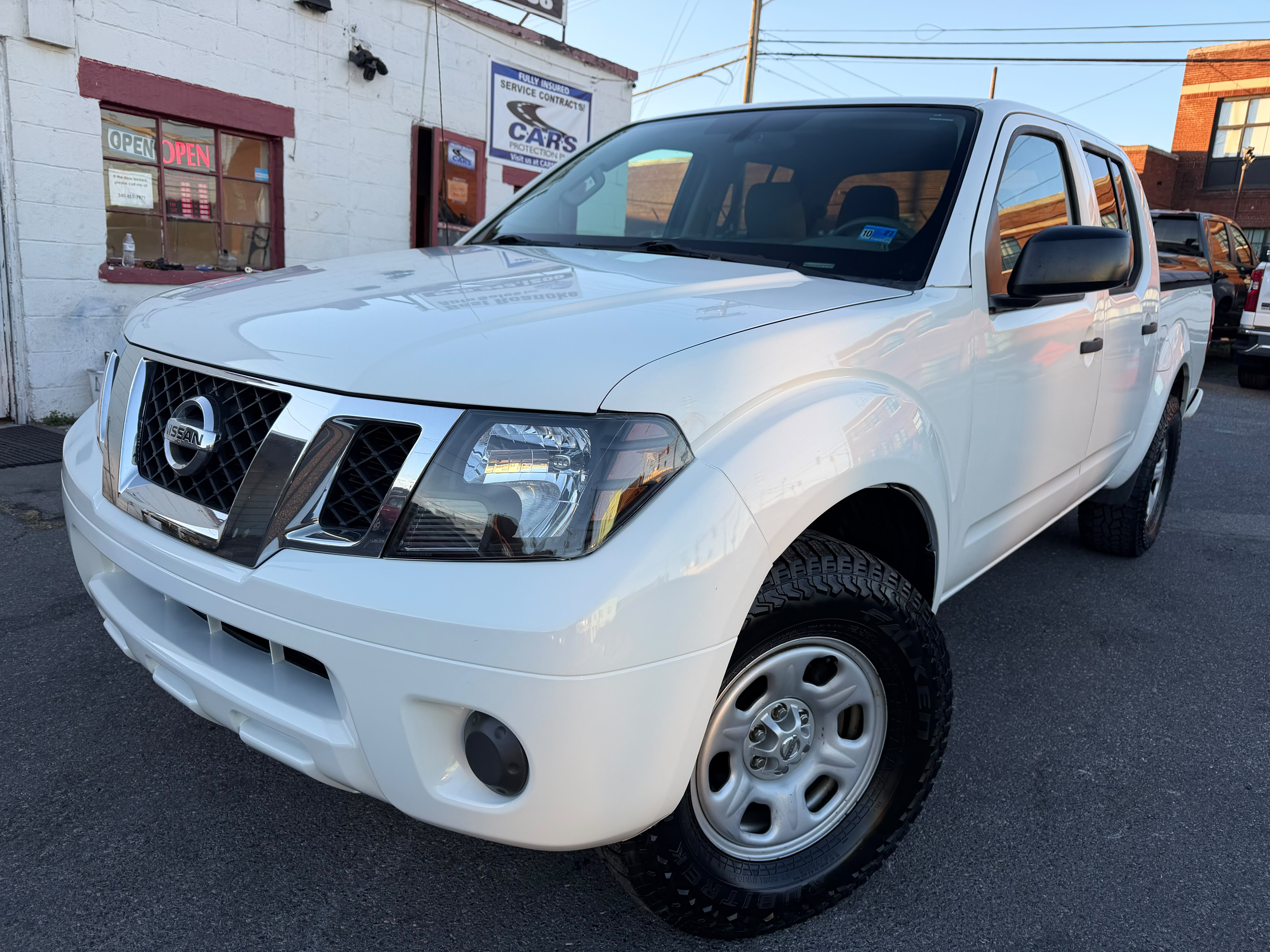 White 2017 Nissan Frontier Pickup Truck Four-Wheel Drive Automatic