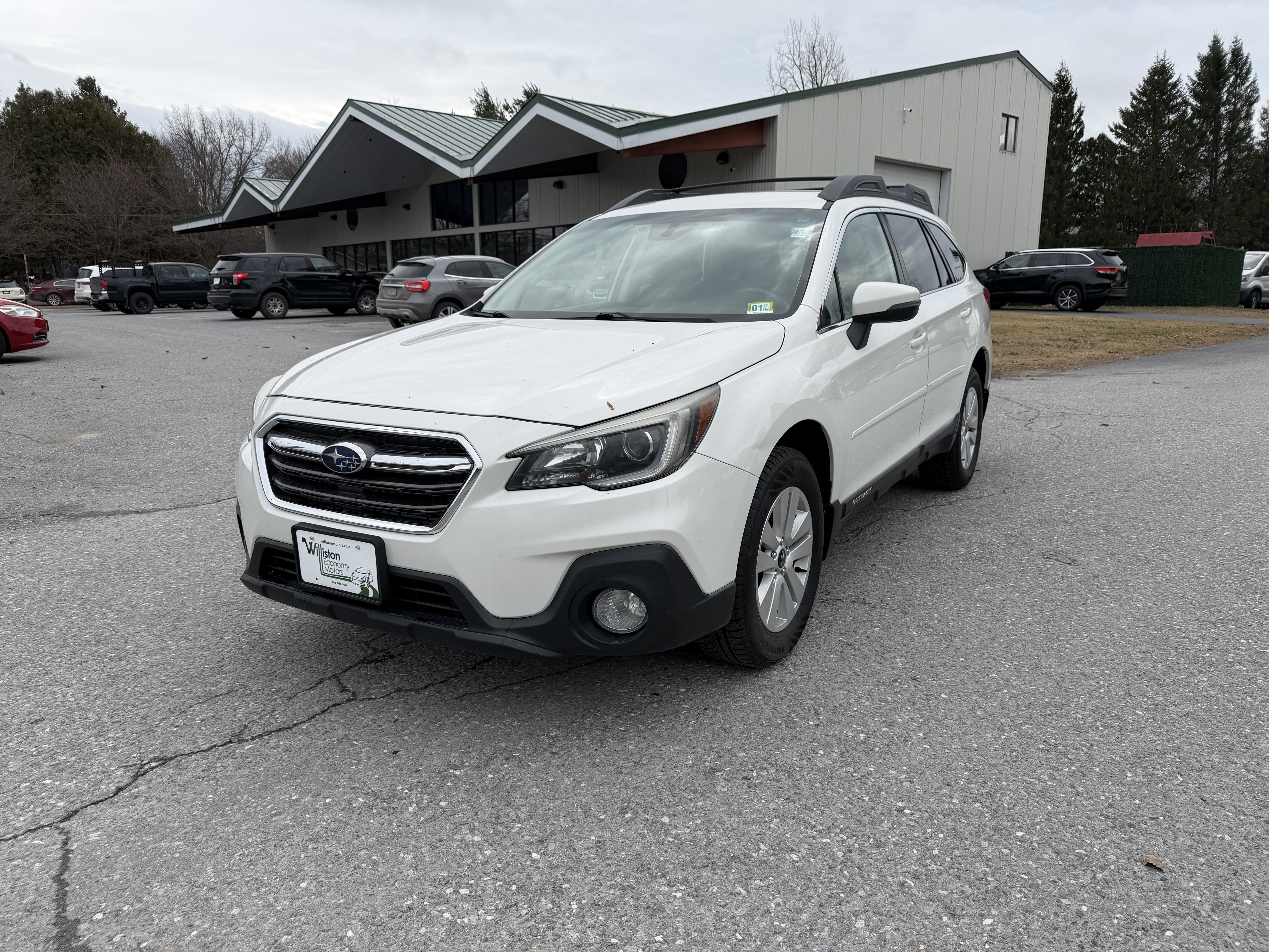 White 2019 Subaru Outback 2.5i Premium AWD Wagon All-Wheel Drive Automatic