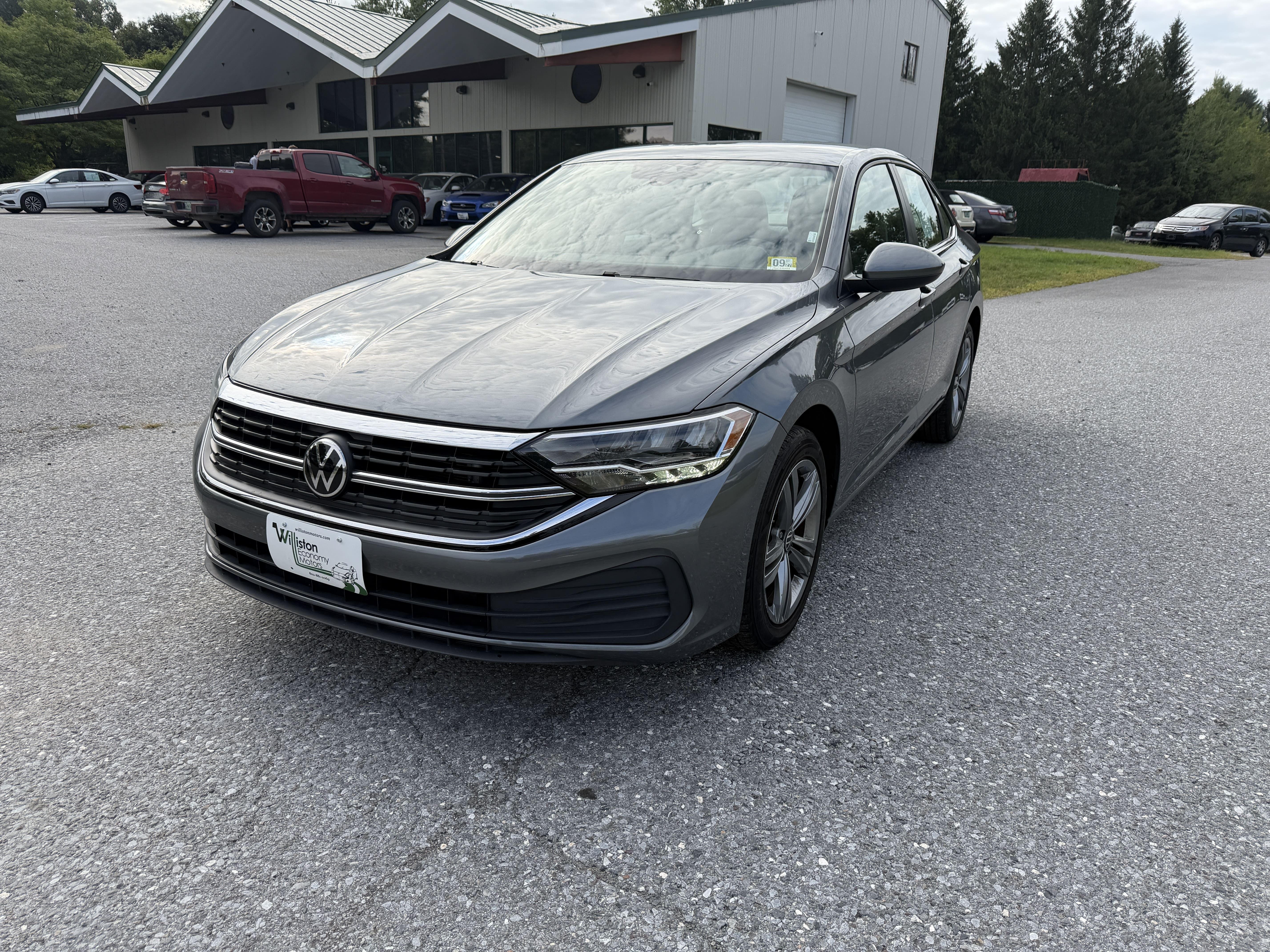 2024 Volkswagen Jetta Gris Sedán Tracción delantera Automática