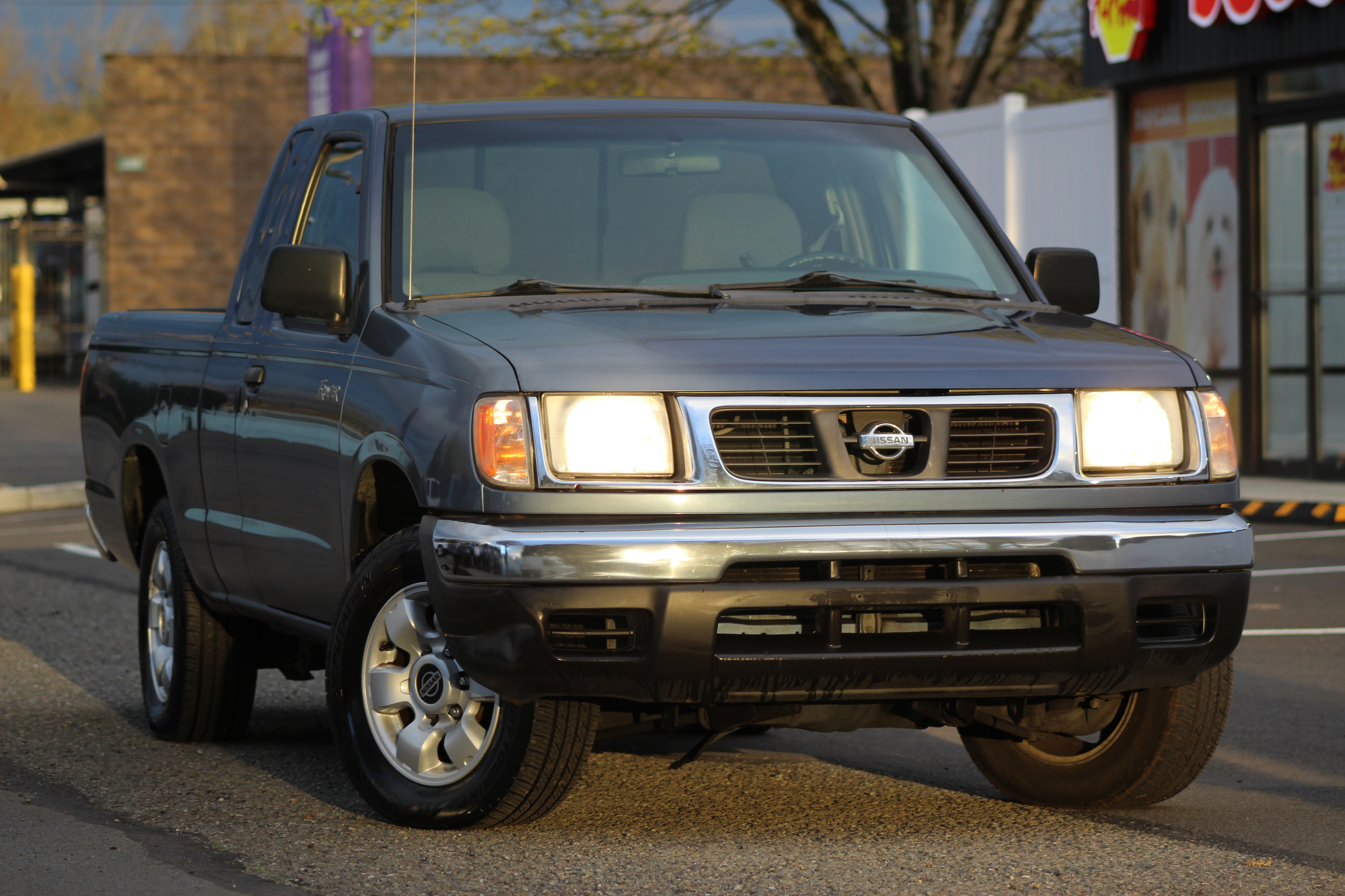 2000 Nissan Frontier XE King Cab 4AT's photo